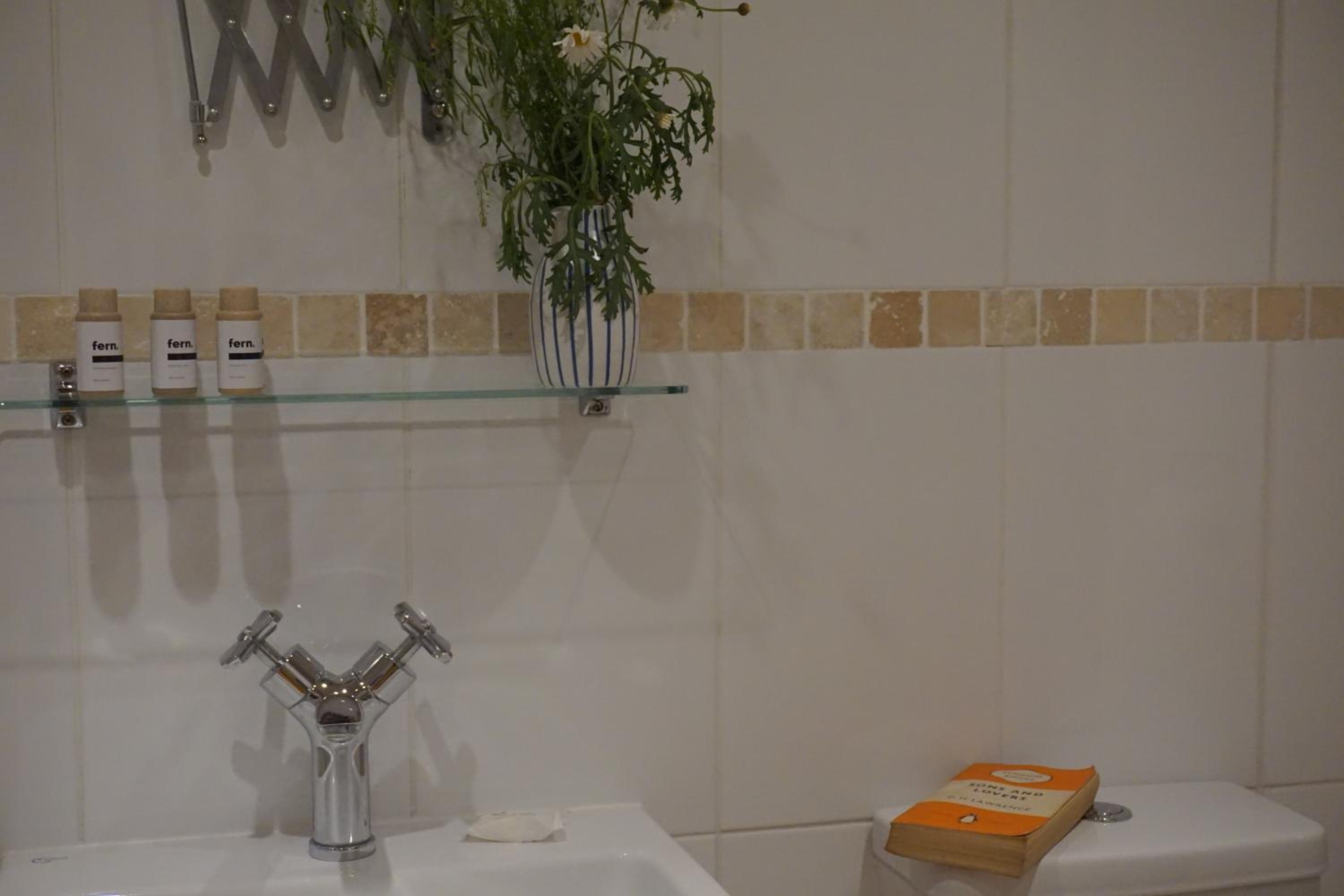 Double Room with Private Bathroom - Photo 6