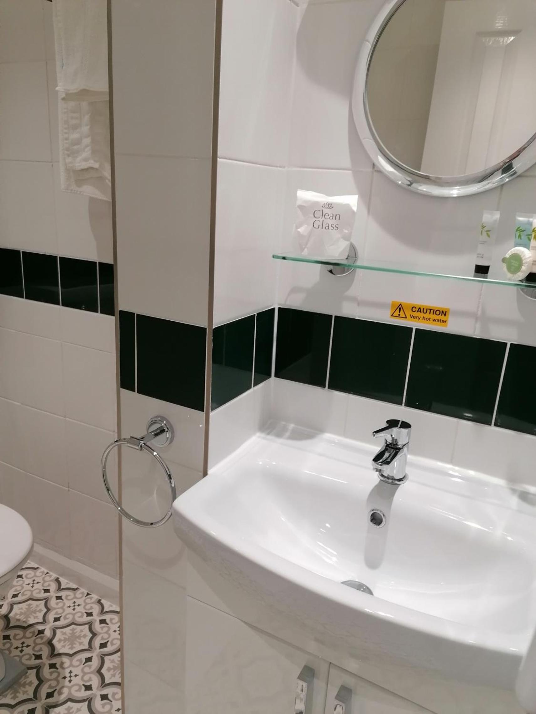 Single Room with Private External Bathroom photo 1