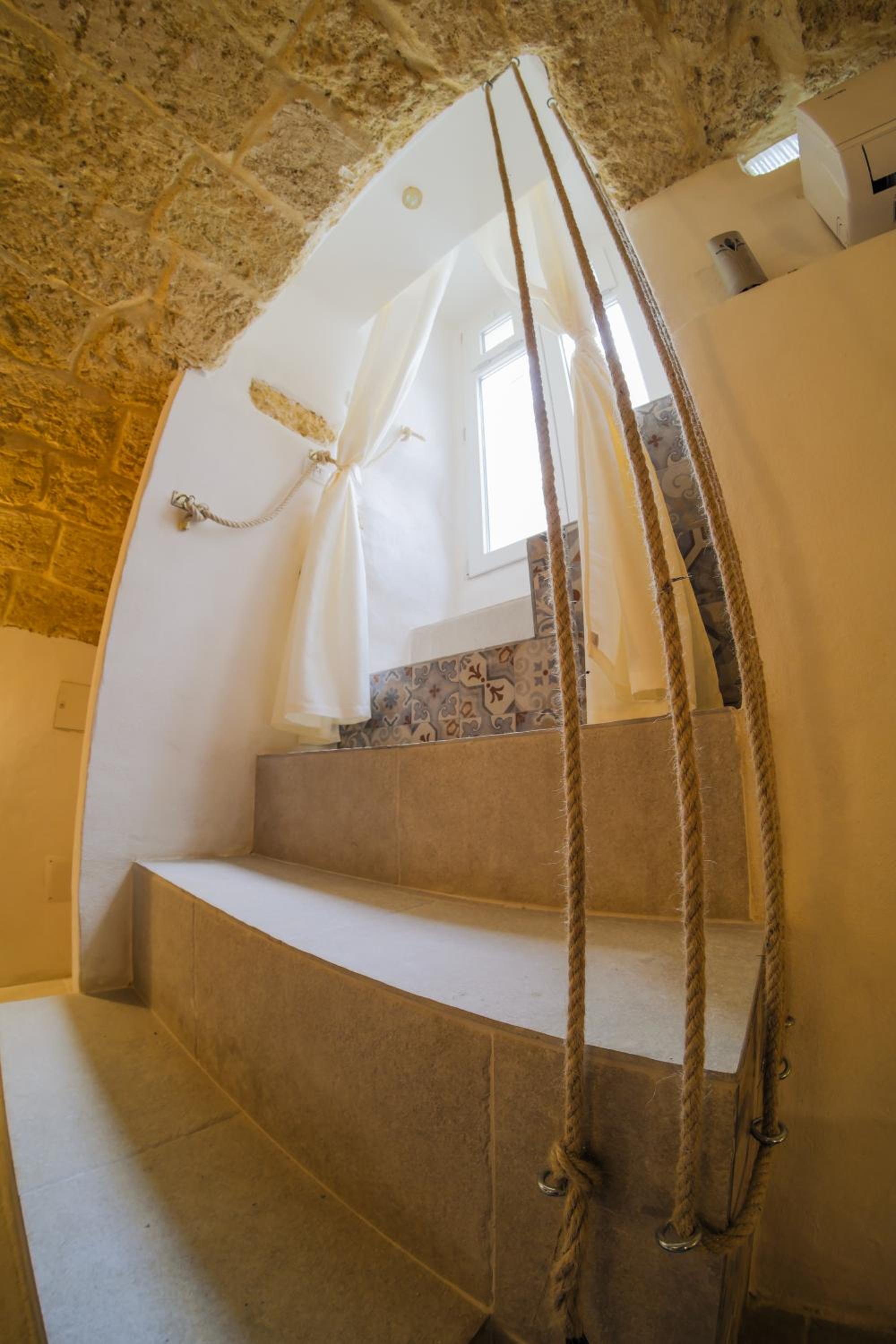 Deluxe Suite with Spa Bath - Photo 5