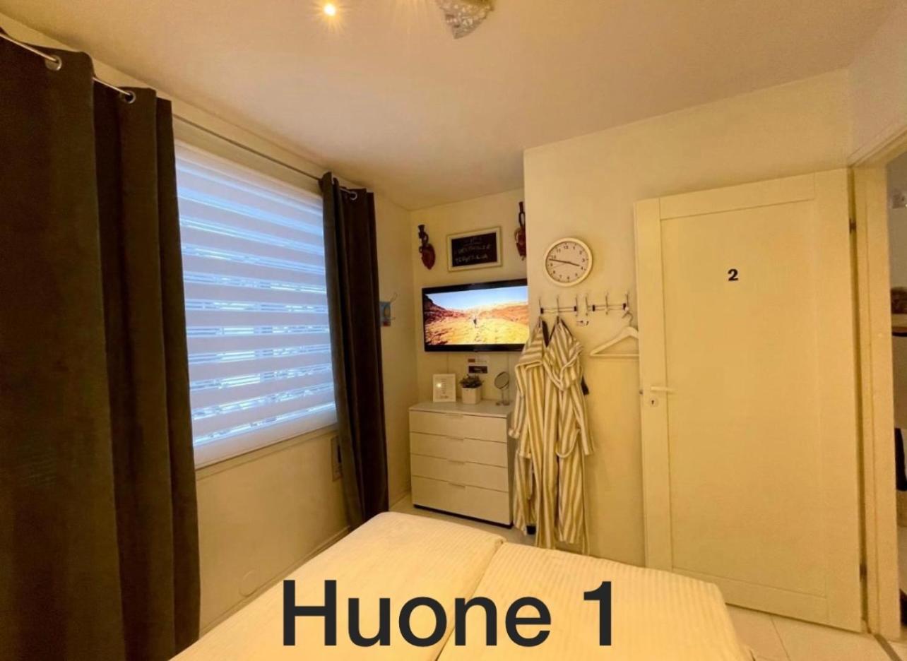 Double Room with Shared Bathroom photo 2