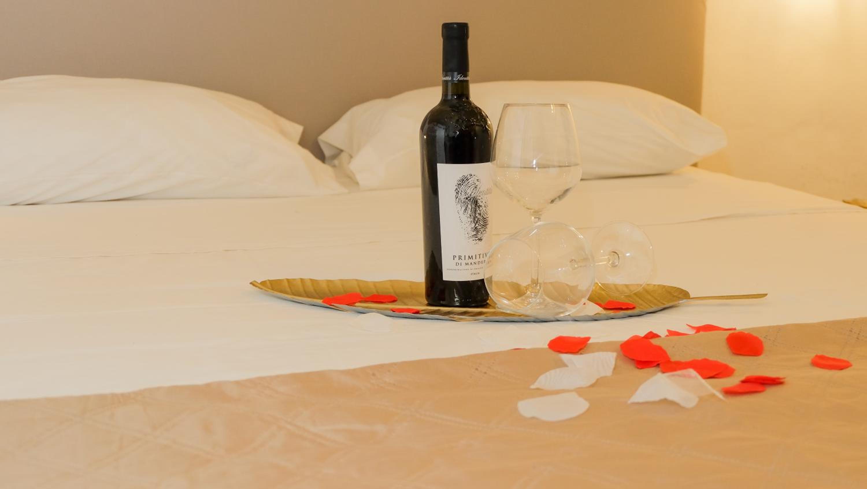 Deluxe Suite with Spa Bath - Photo 13