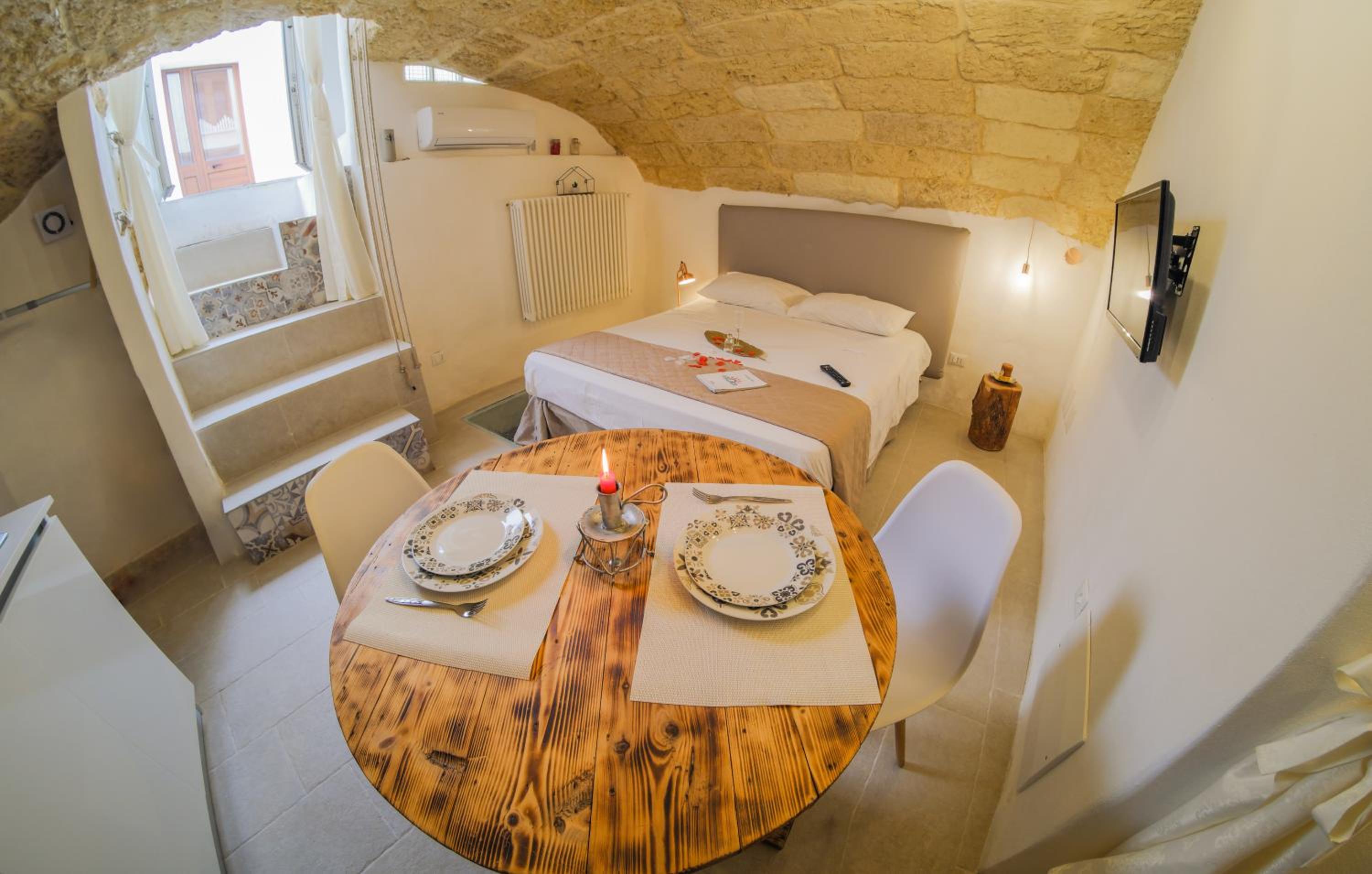 Deluxe Suite with Spa Bath - Photo 6