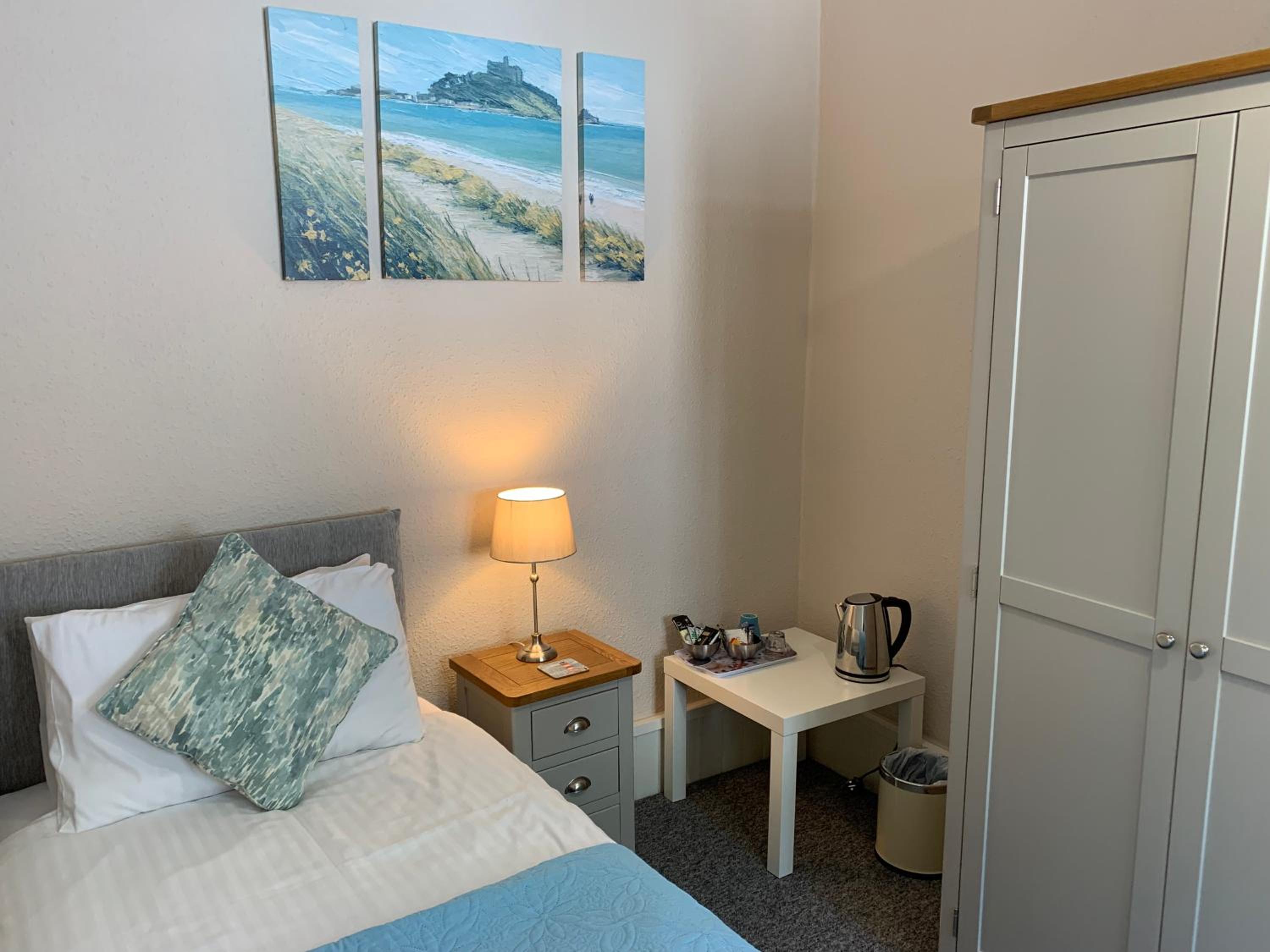 Single Room photo 1