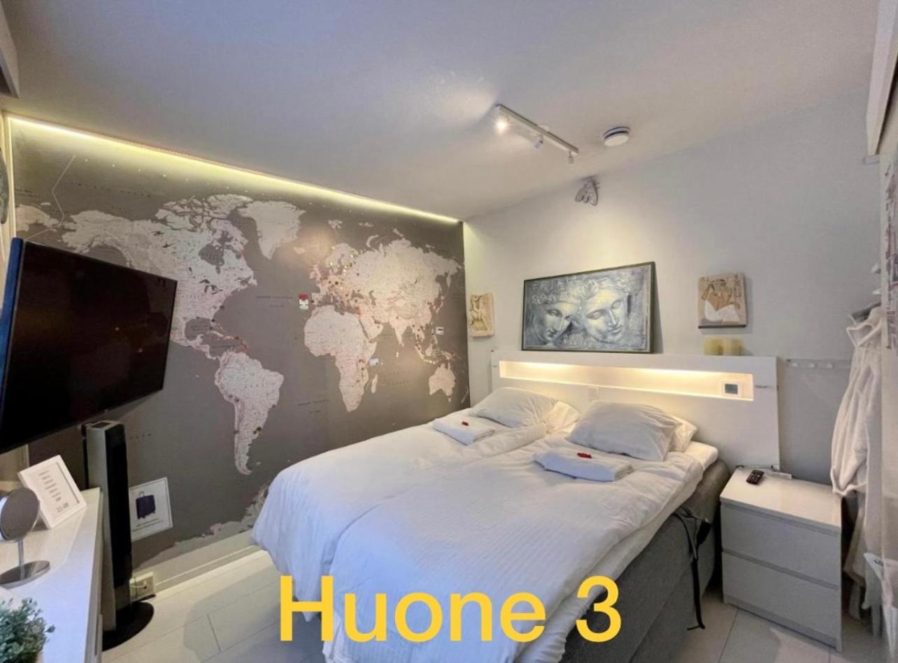 Double Room with Shared Bathroom photo 2
