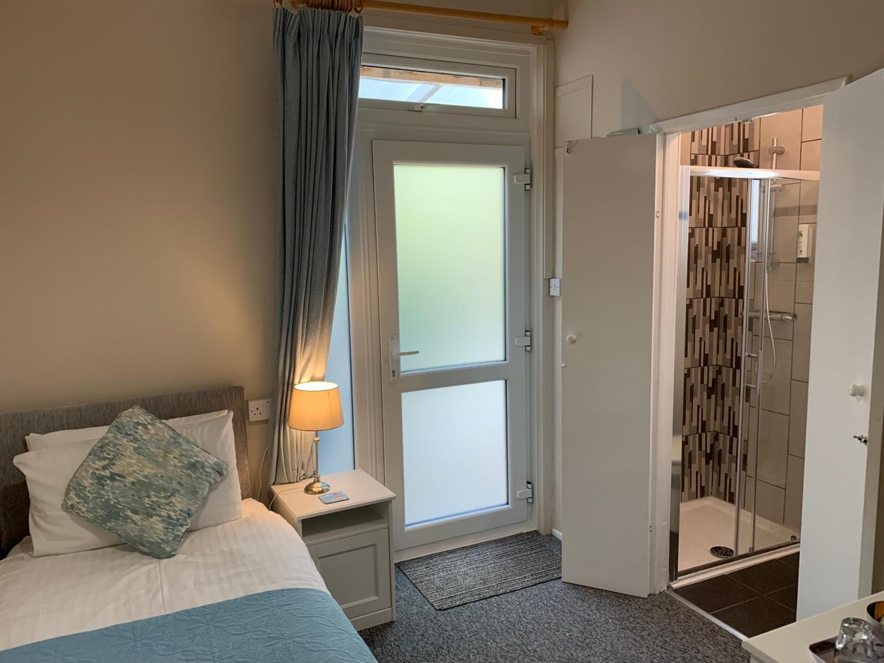 Single Room photo 3