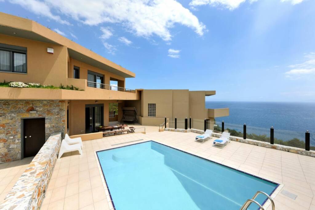 Villa photo 1