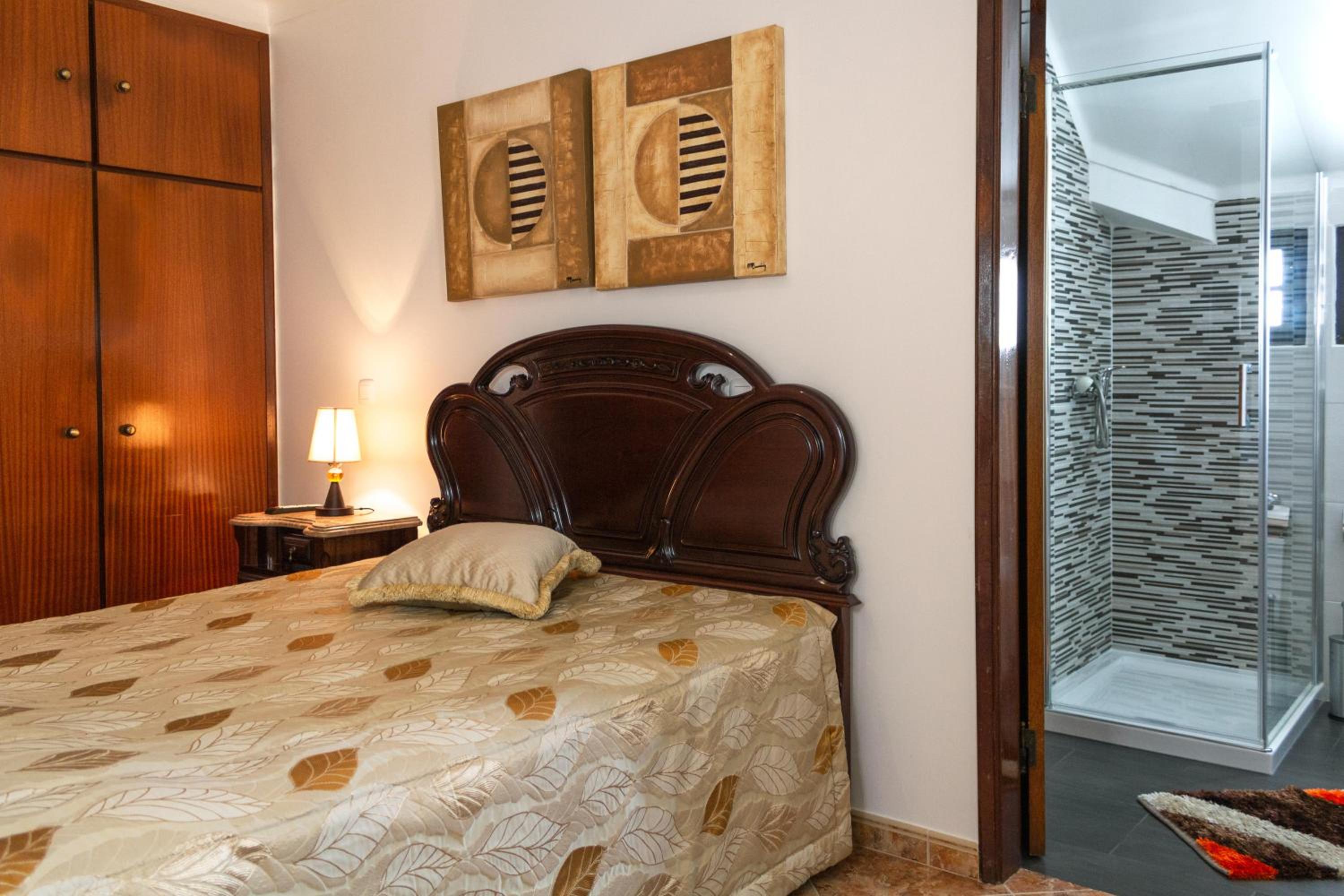 Double Room with Private Bathroom - Photo 1