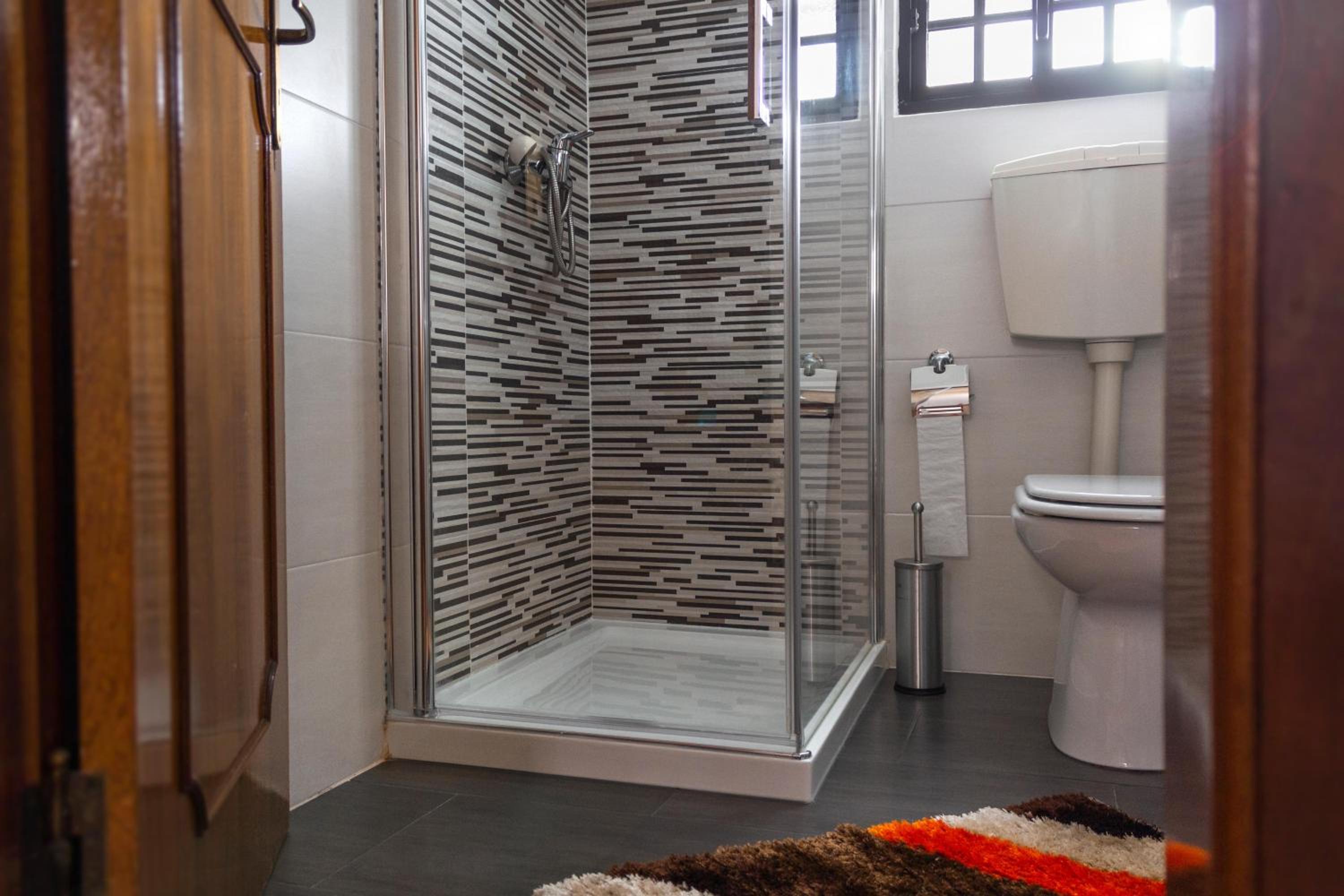 Double Room with Private Bathroom - Photo 3