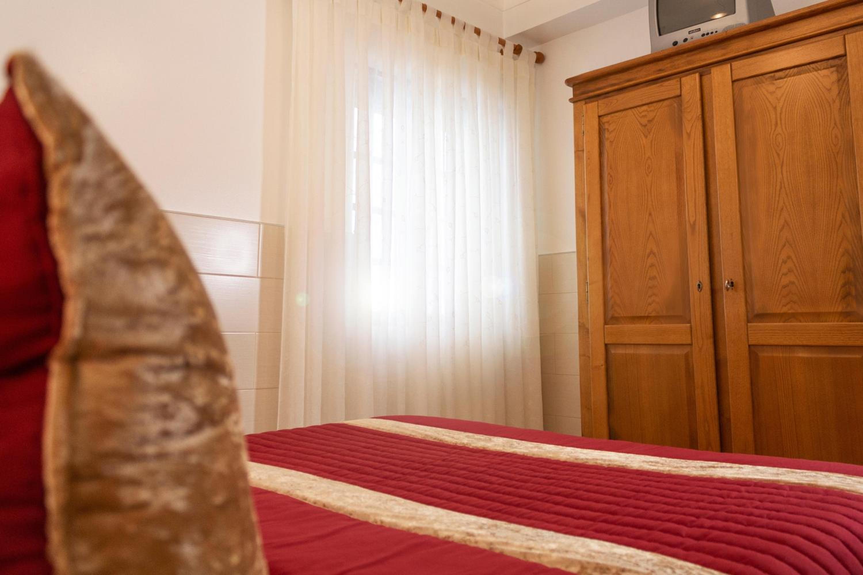 Two-Bedroom Apartment - Photo 9