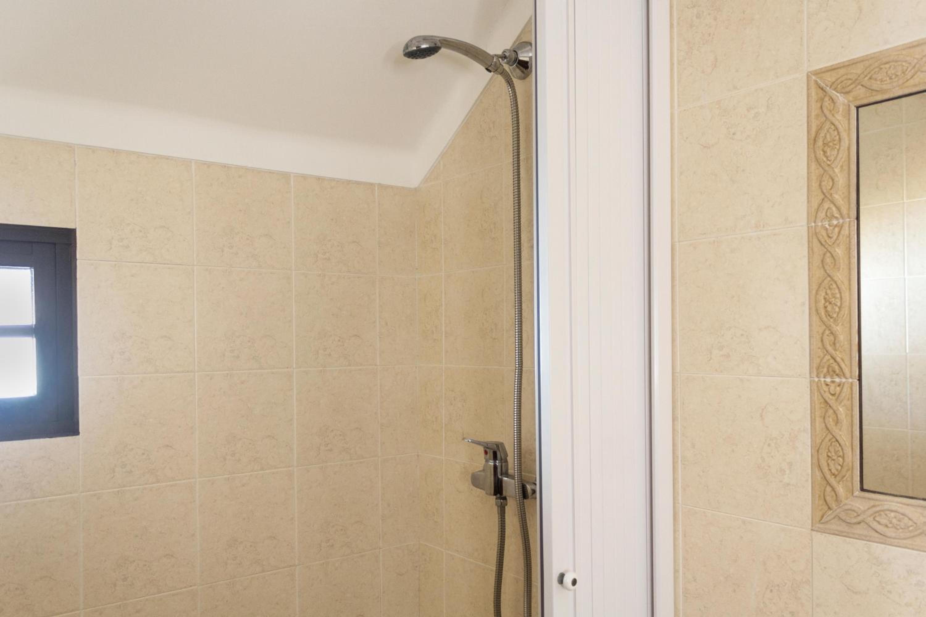 Deluxe Double Room with Shower - Photo 2