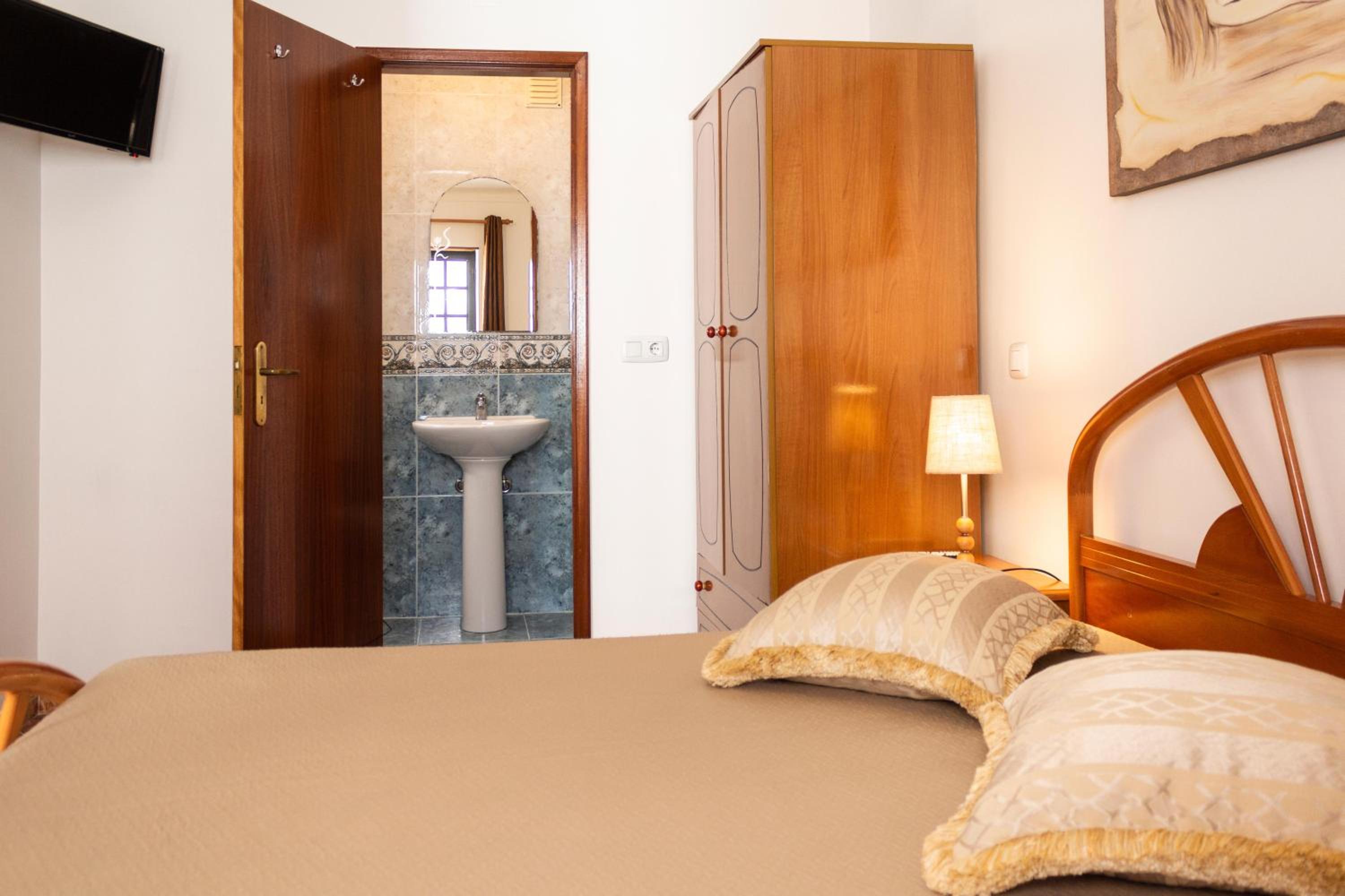 Deluxe Double Room - Photo 3