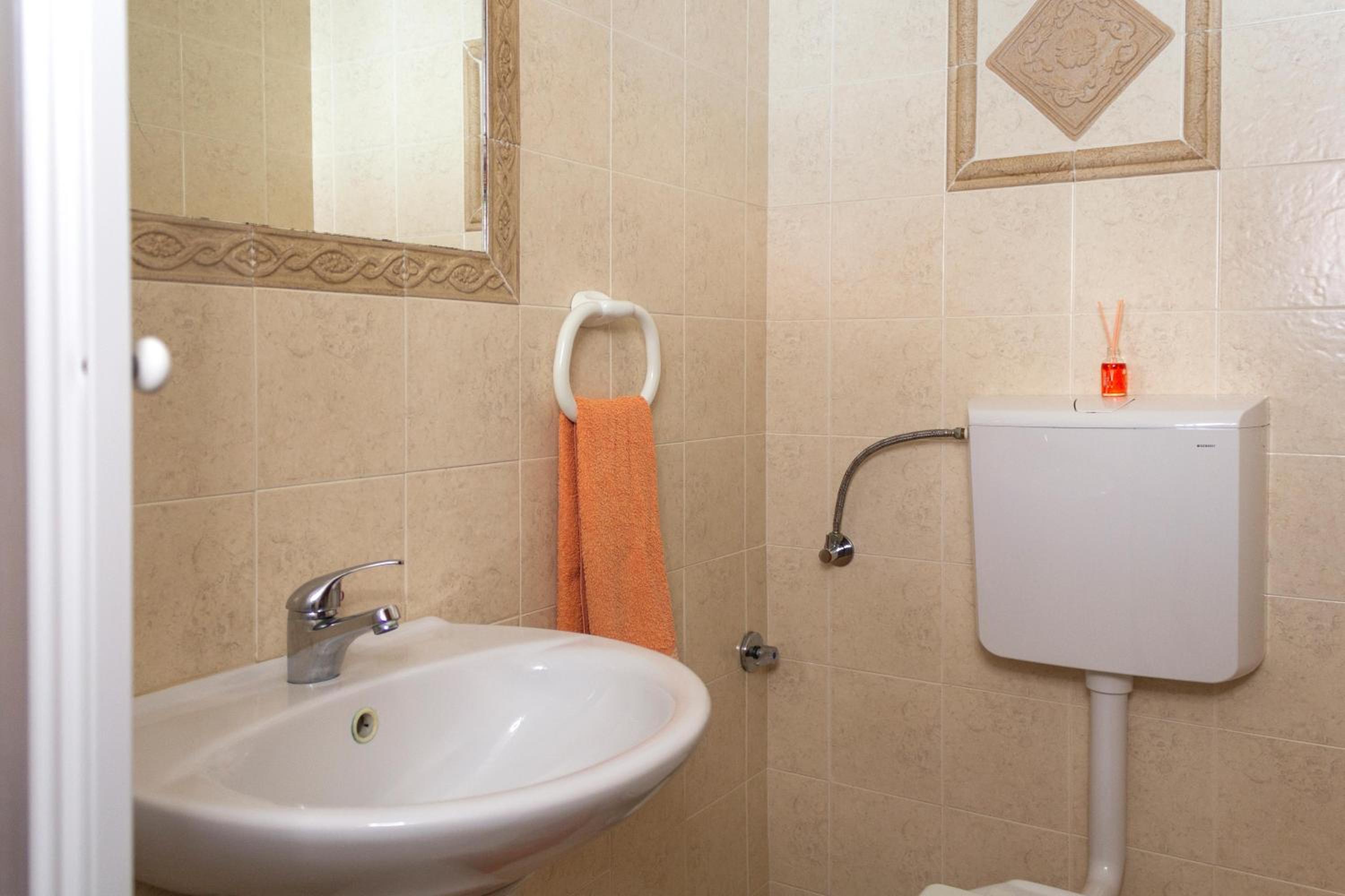 Deluxe Double Room with Shower - Photo 3