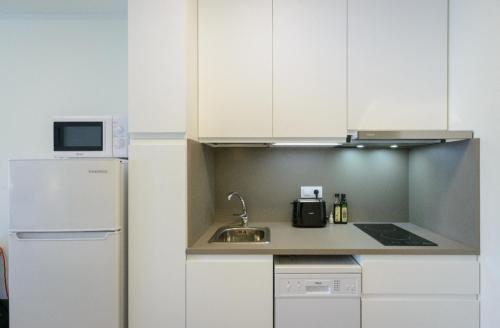 Apartment with Balcony - Photo 11