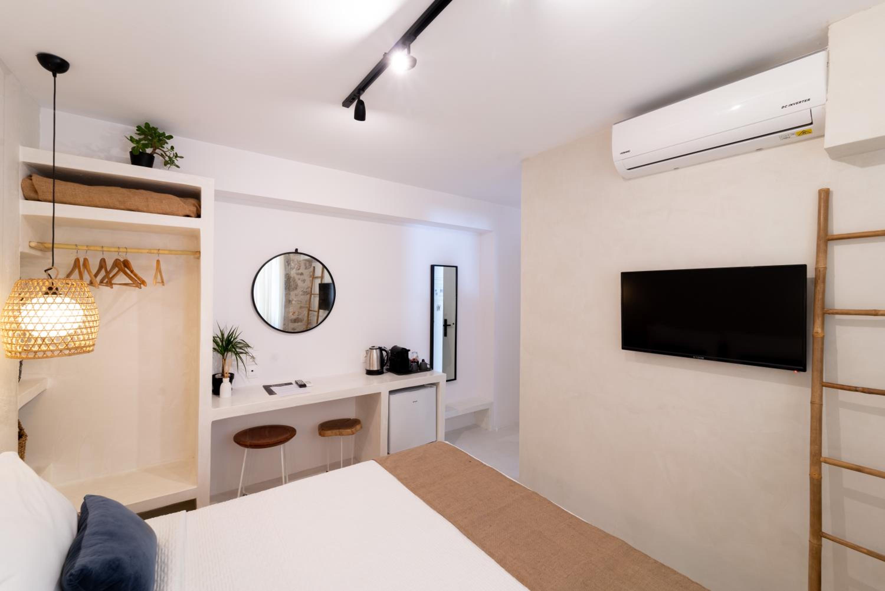 Double Room - Photo 14