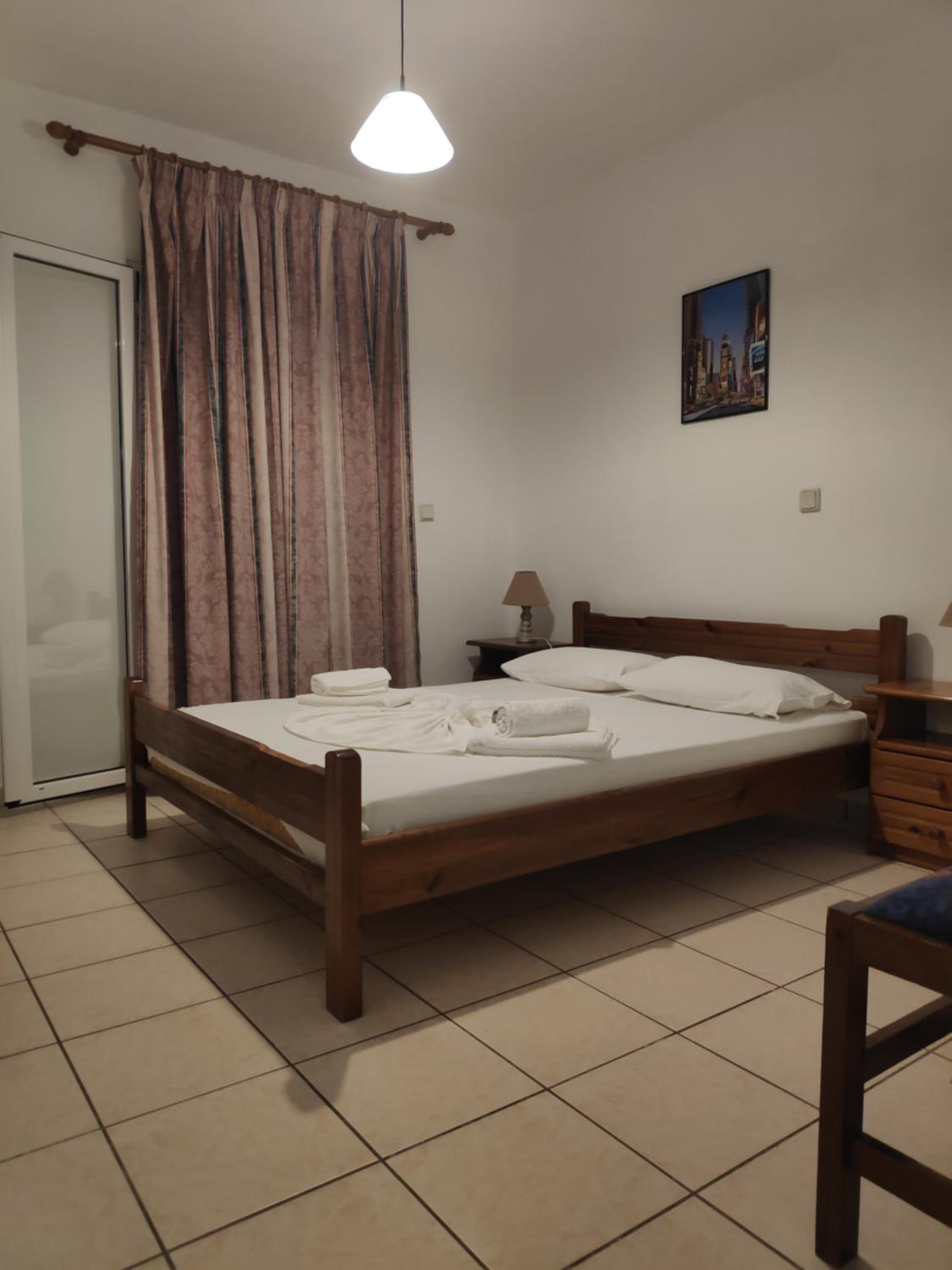 One-Bedroom Apartment (5 Adults)