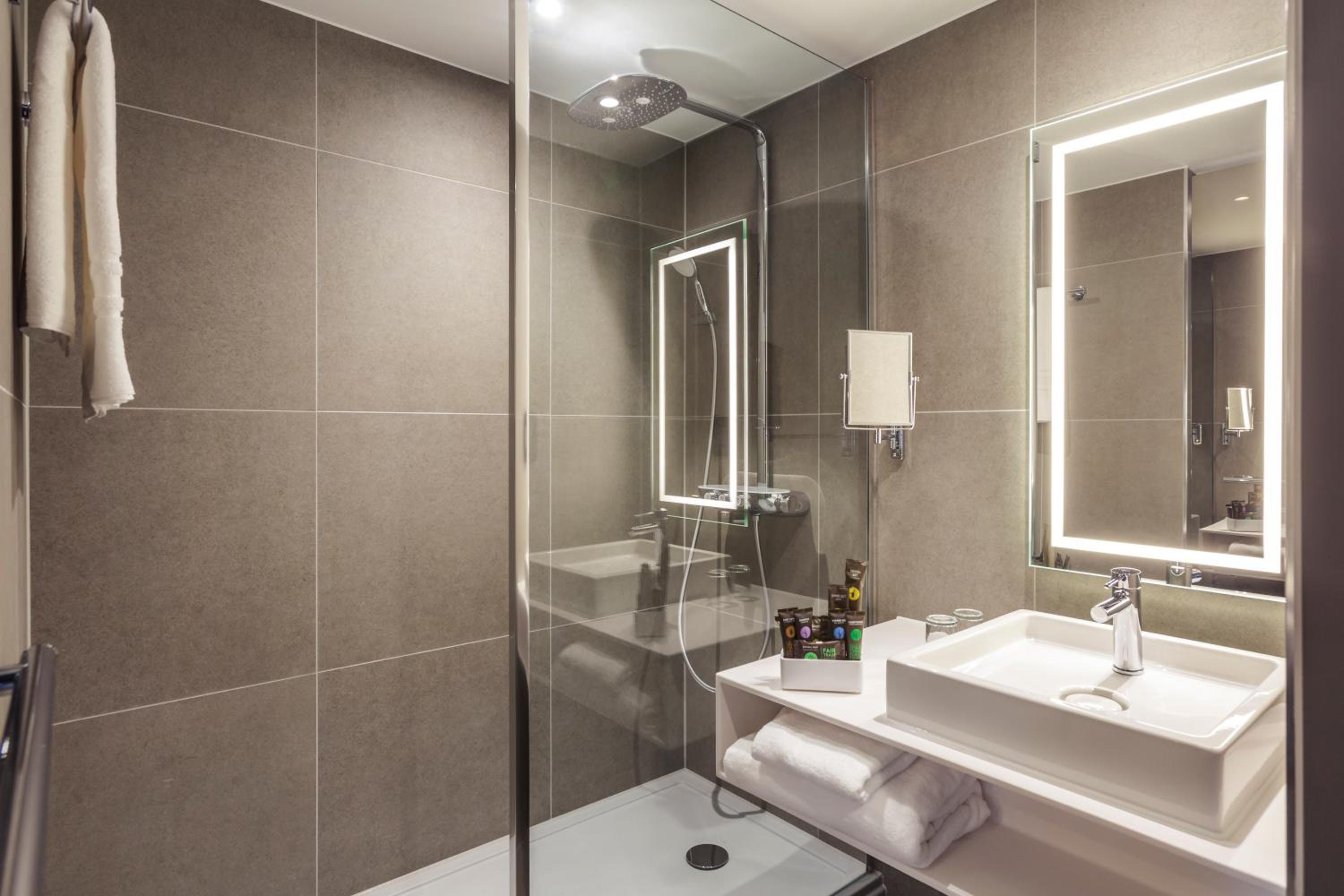Junior Queen Suite - Photo 4