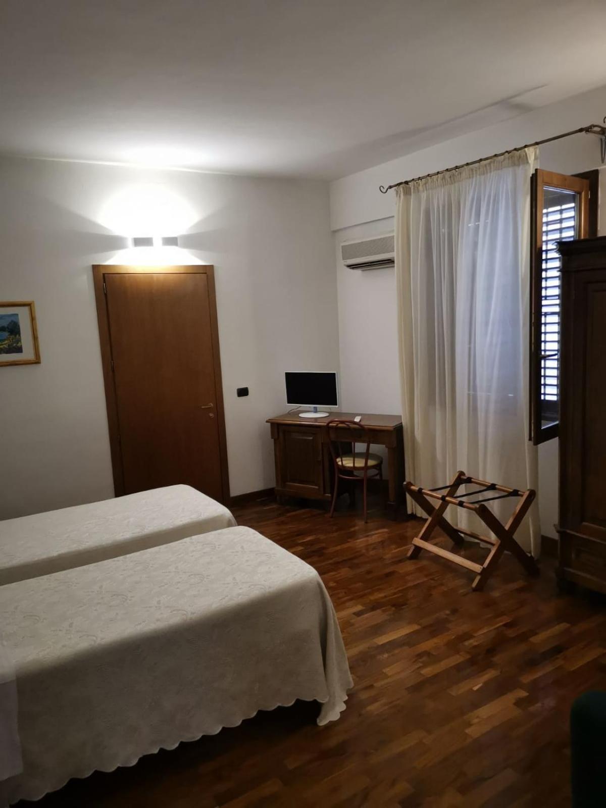 Double Room - Disability Access photo 2