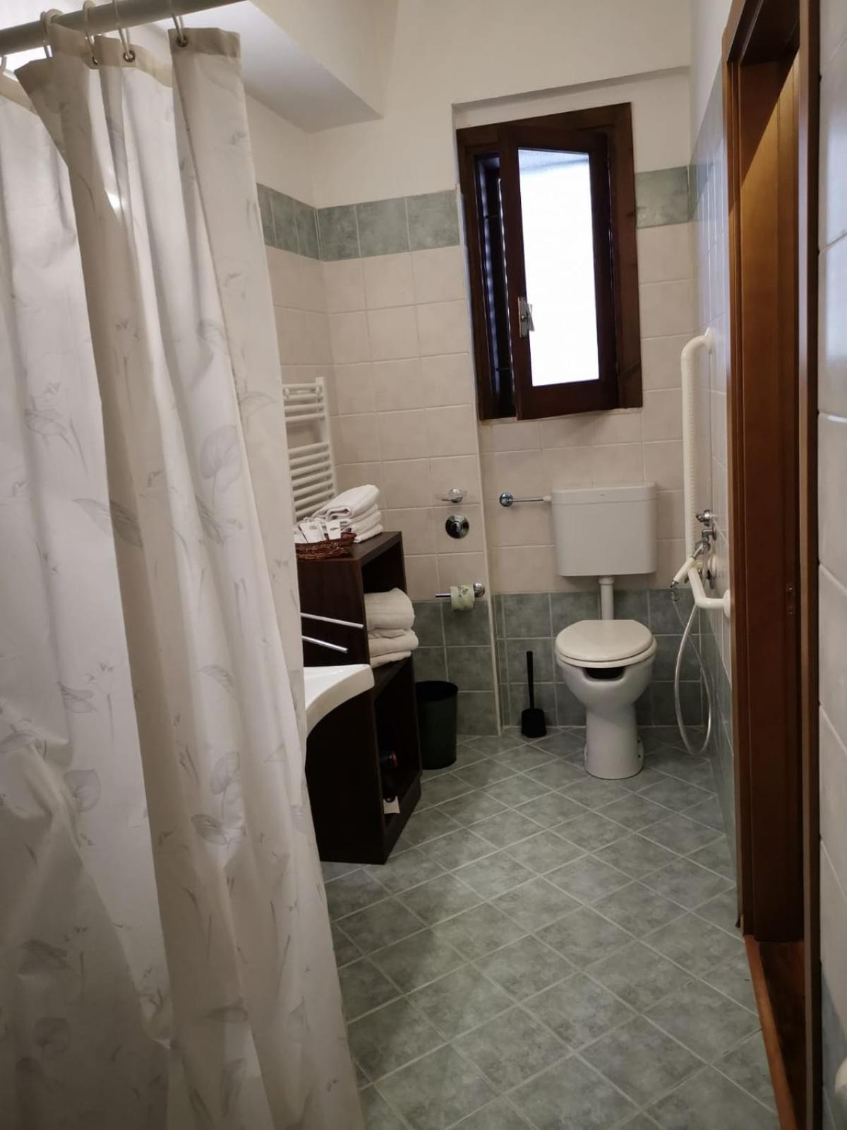 Double Room - Disability Access photo 3