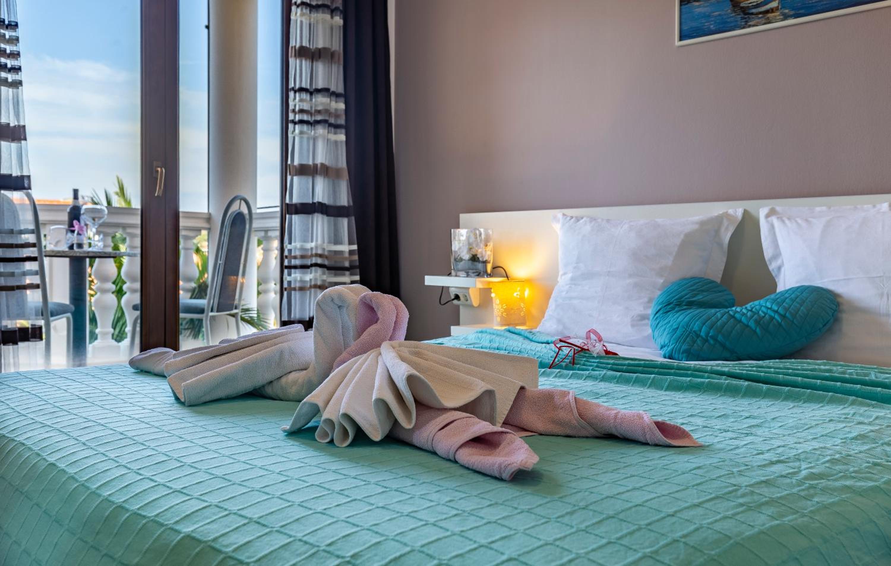 Double Room - Photo 7