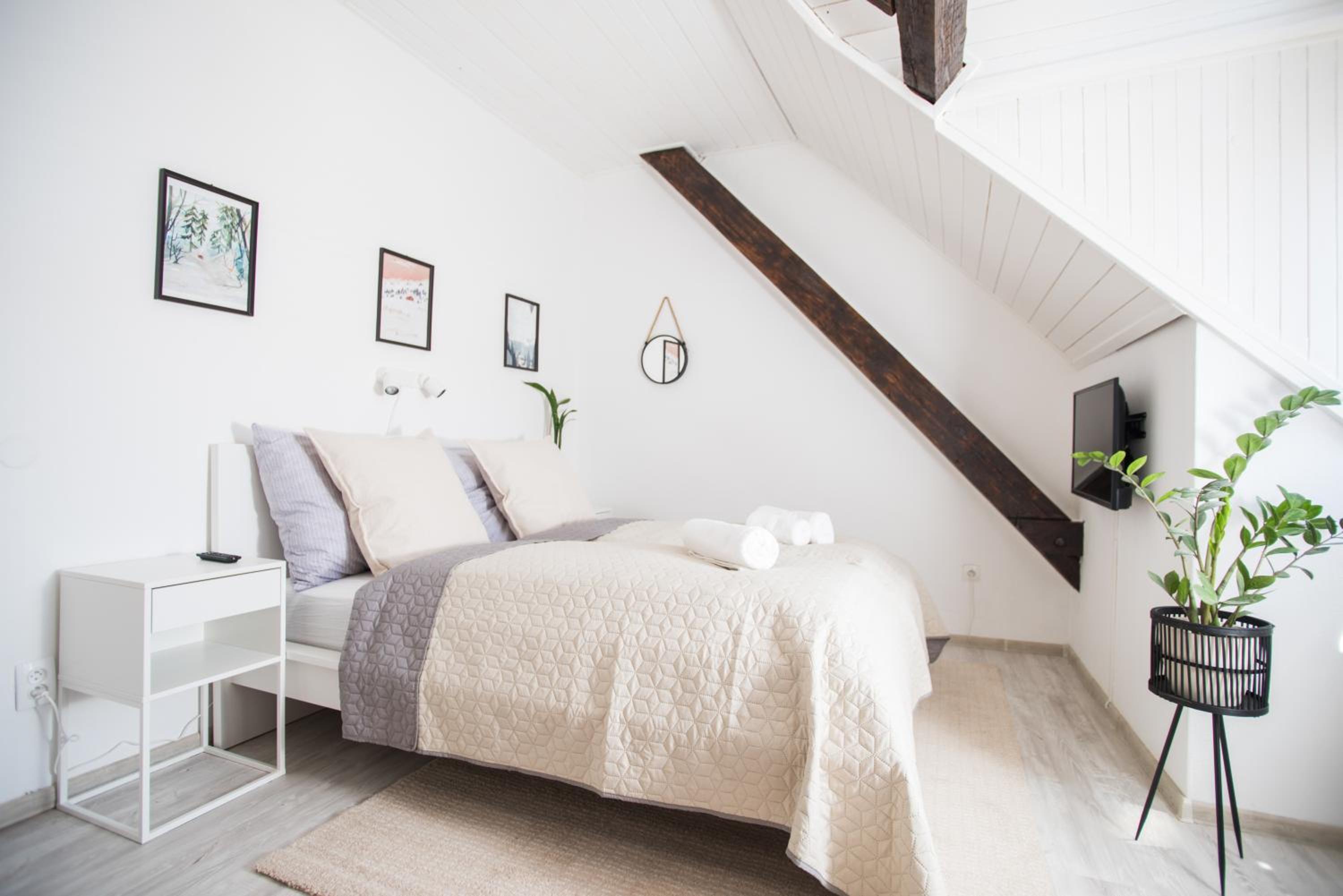 Double Room - Photo 5