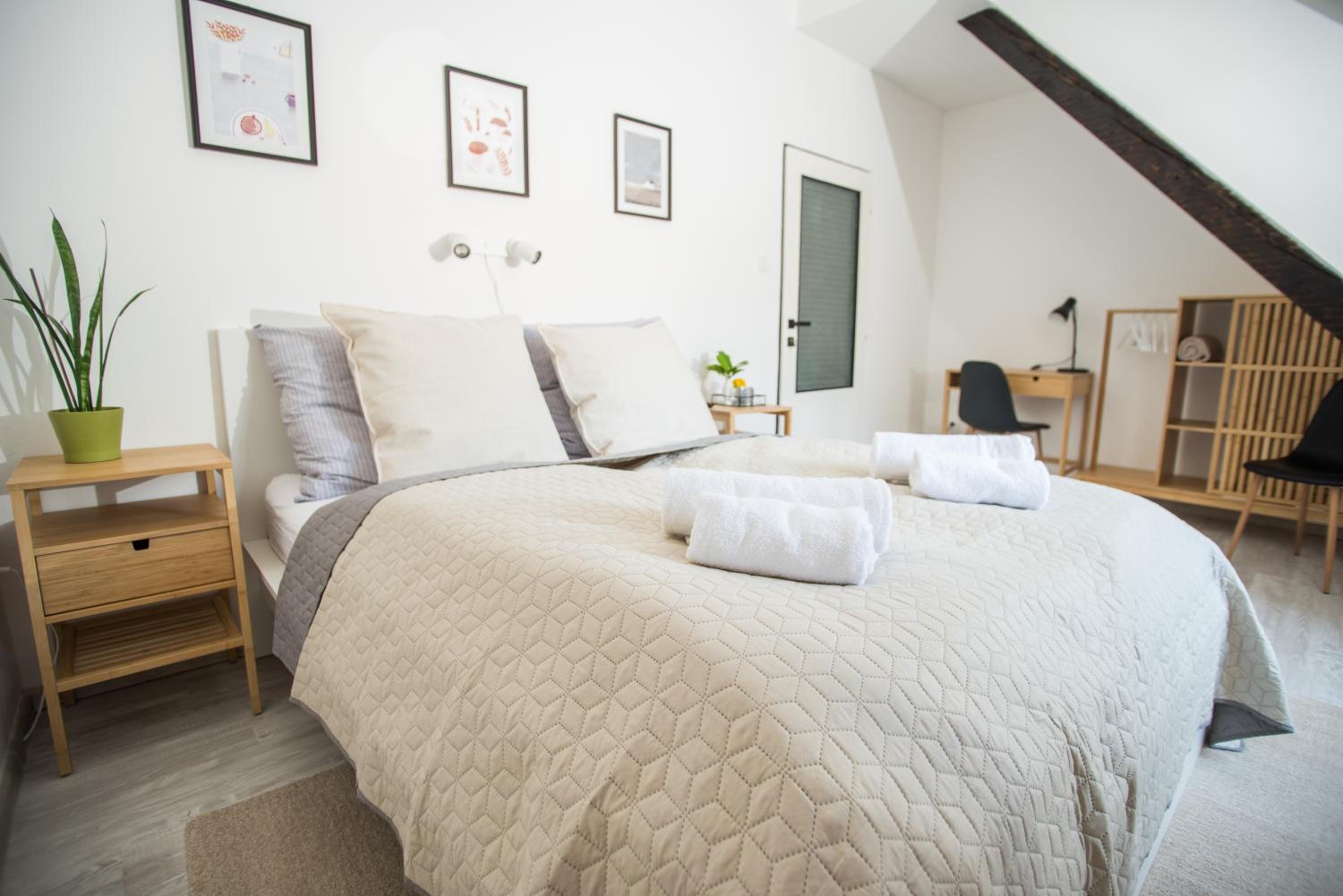 Double Room - Photo 2