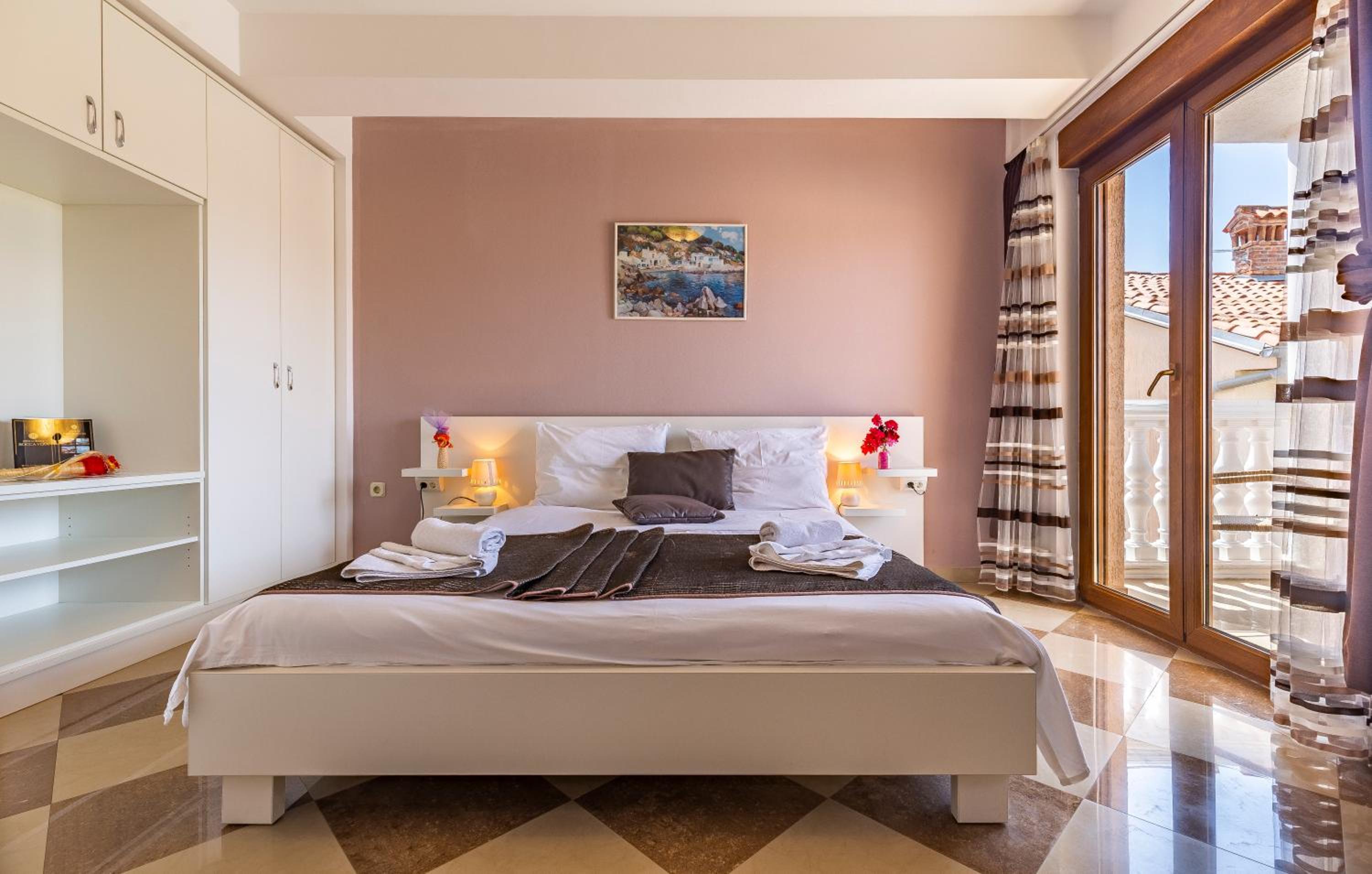Double Room - Photo 8