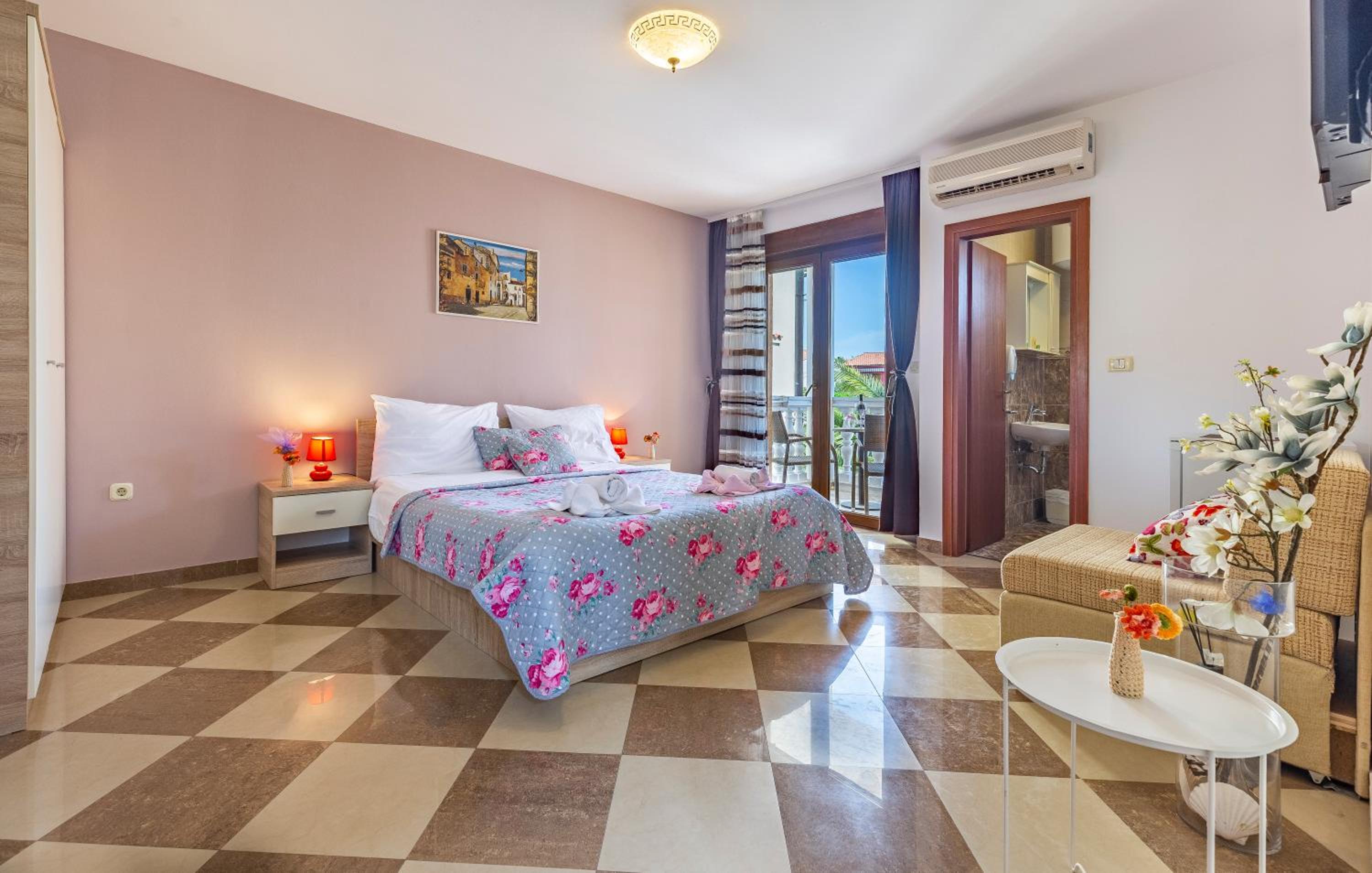 Double Room - Photo 12