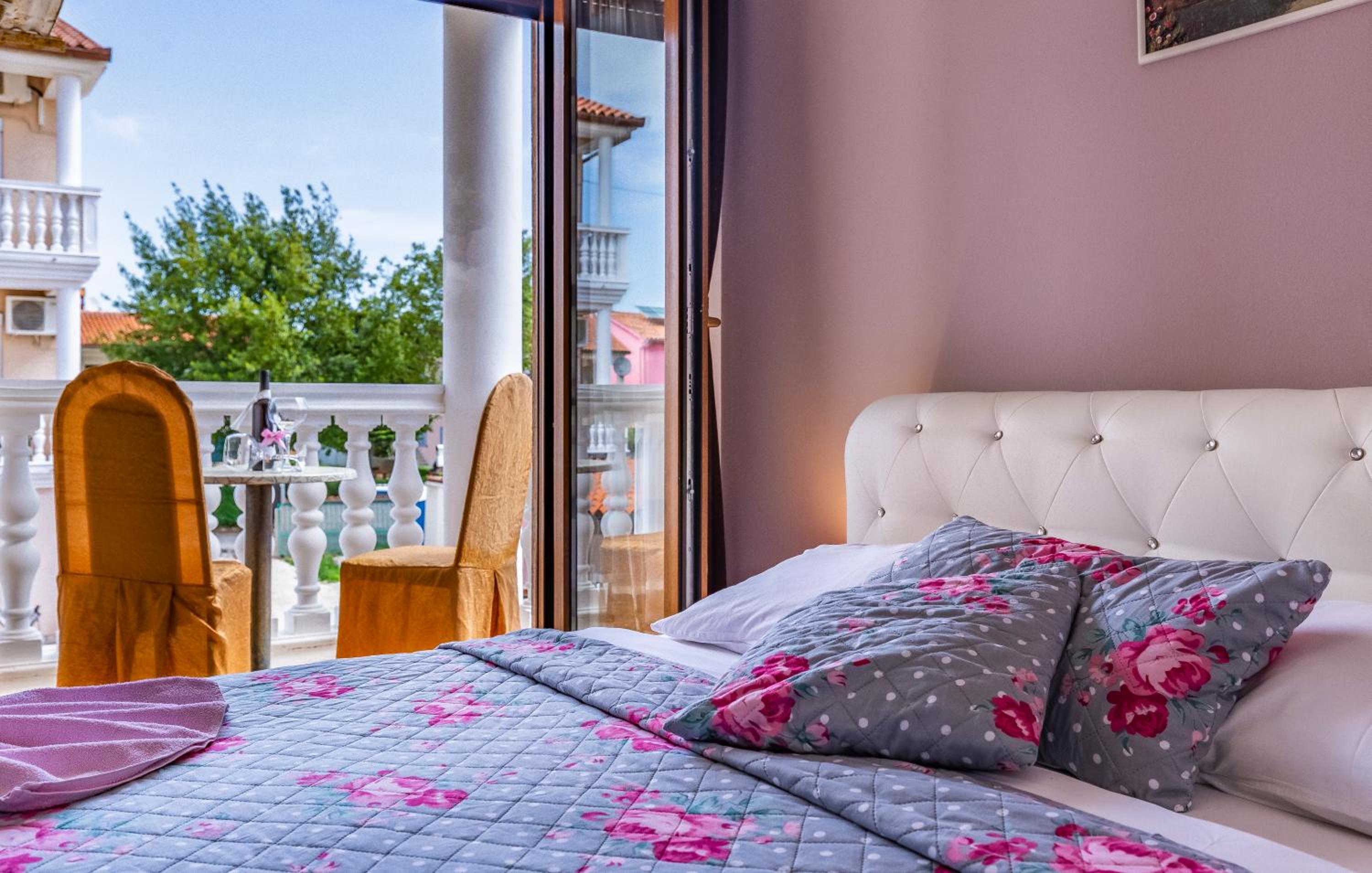 Double Room - Photo 10