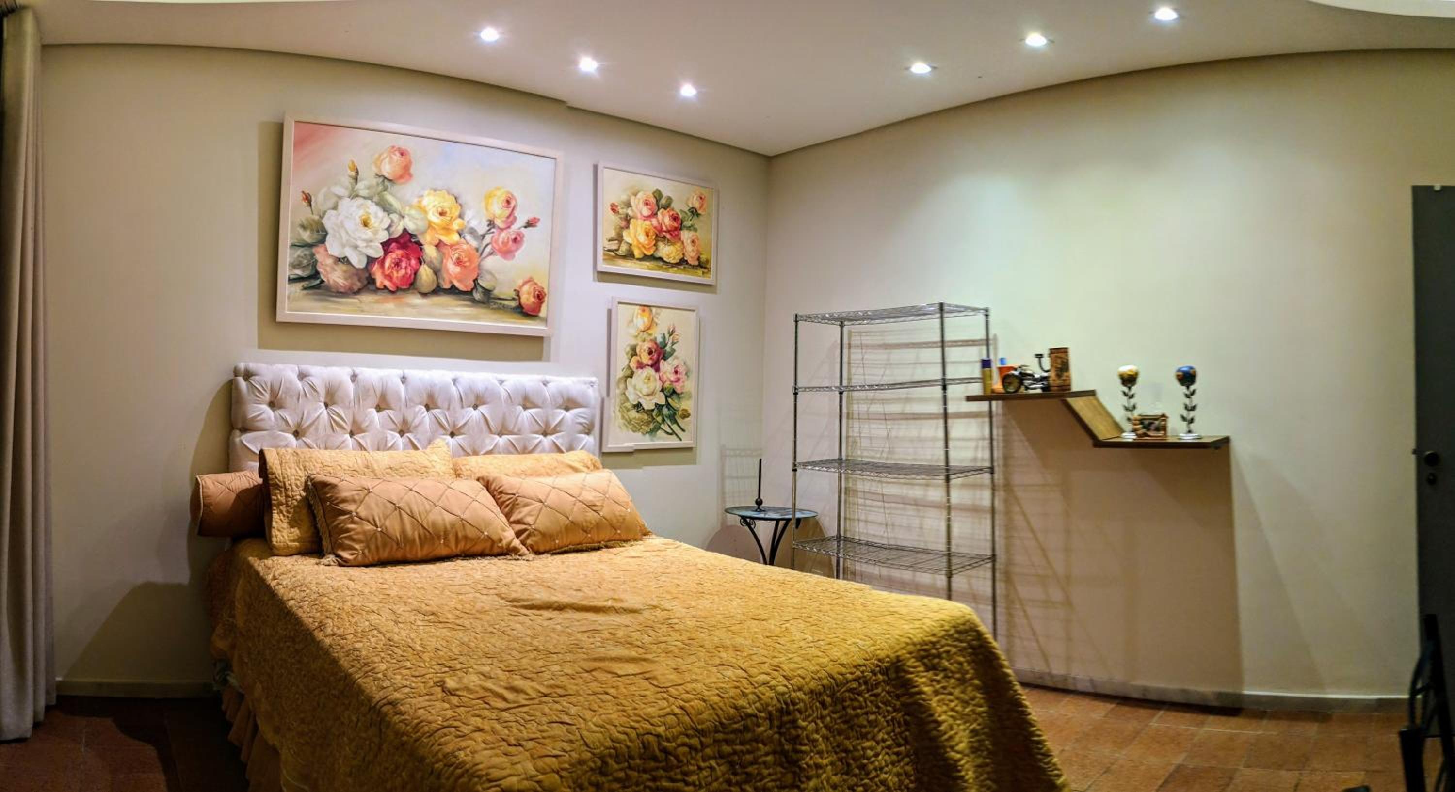 Deluxe Queen Suite