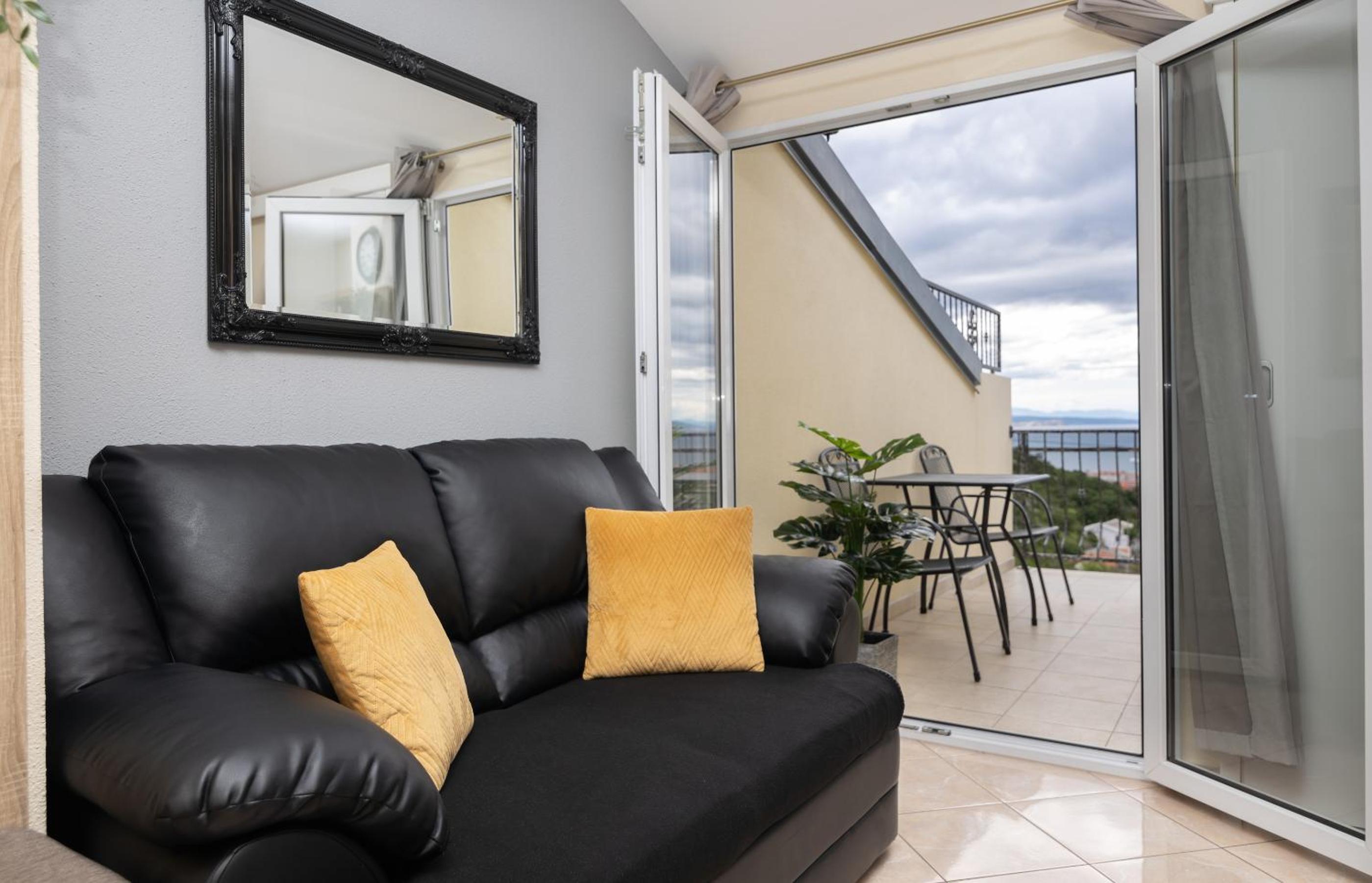Two-Bedroom Apartment with Balcony and Sea View photo 2