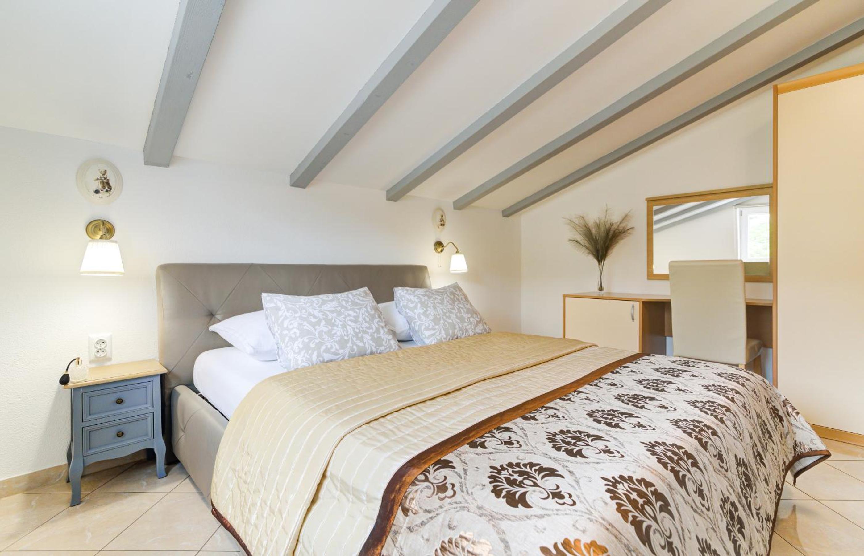 Two-Bedroom Apartment with Balcony and Sea View photo 3
