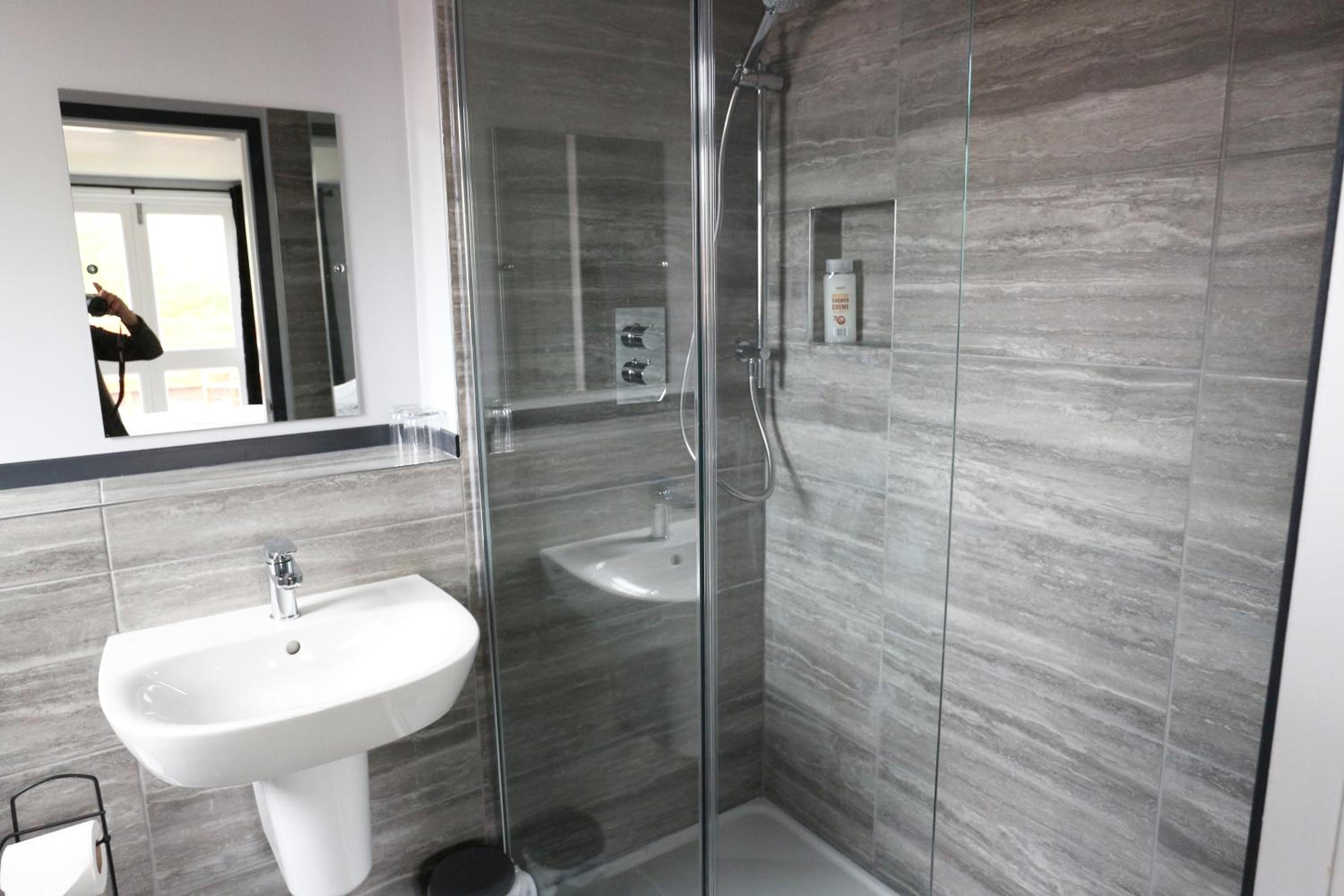 Deluxe Double Room with Balcony - Photo 8