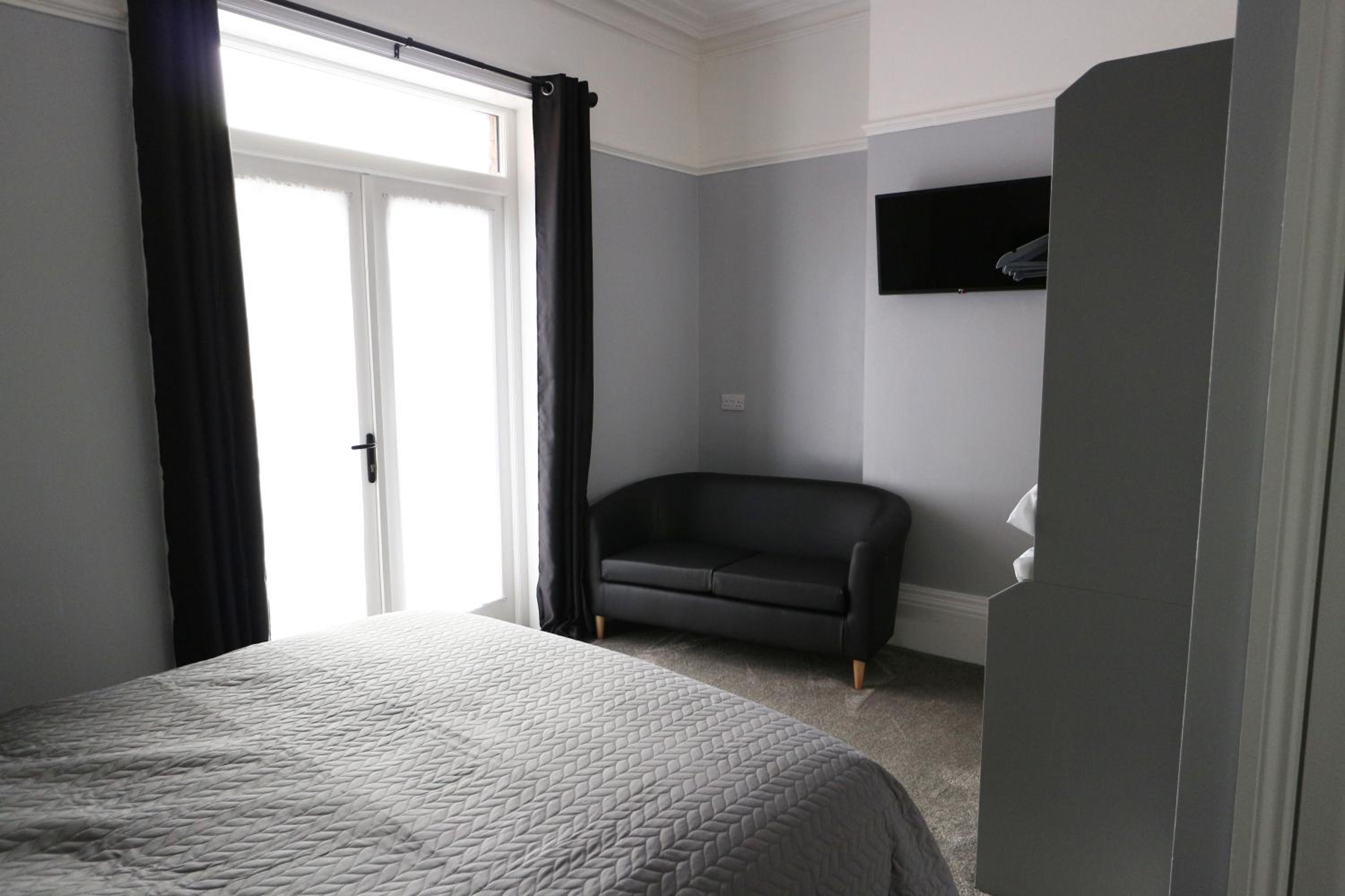 Double Room - Photo 3