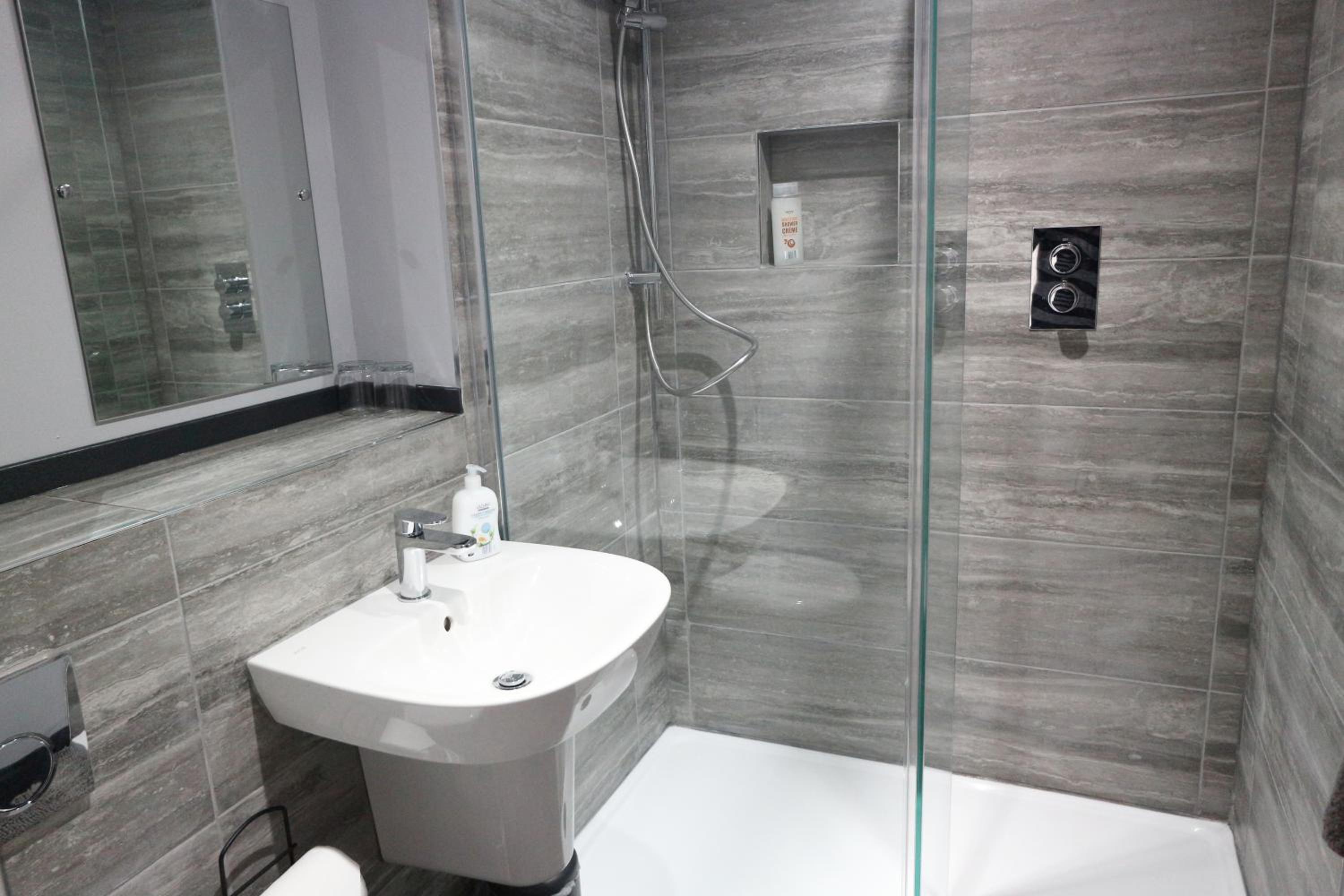 Double Room - Photo 5