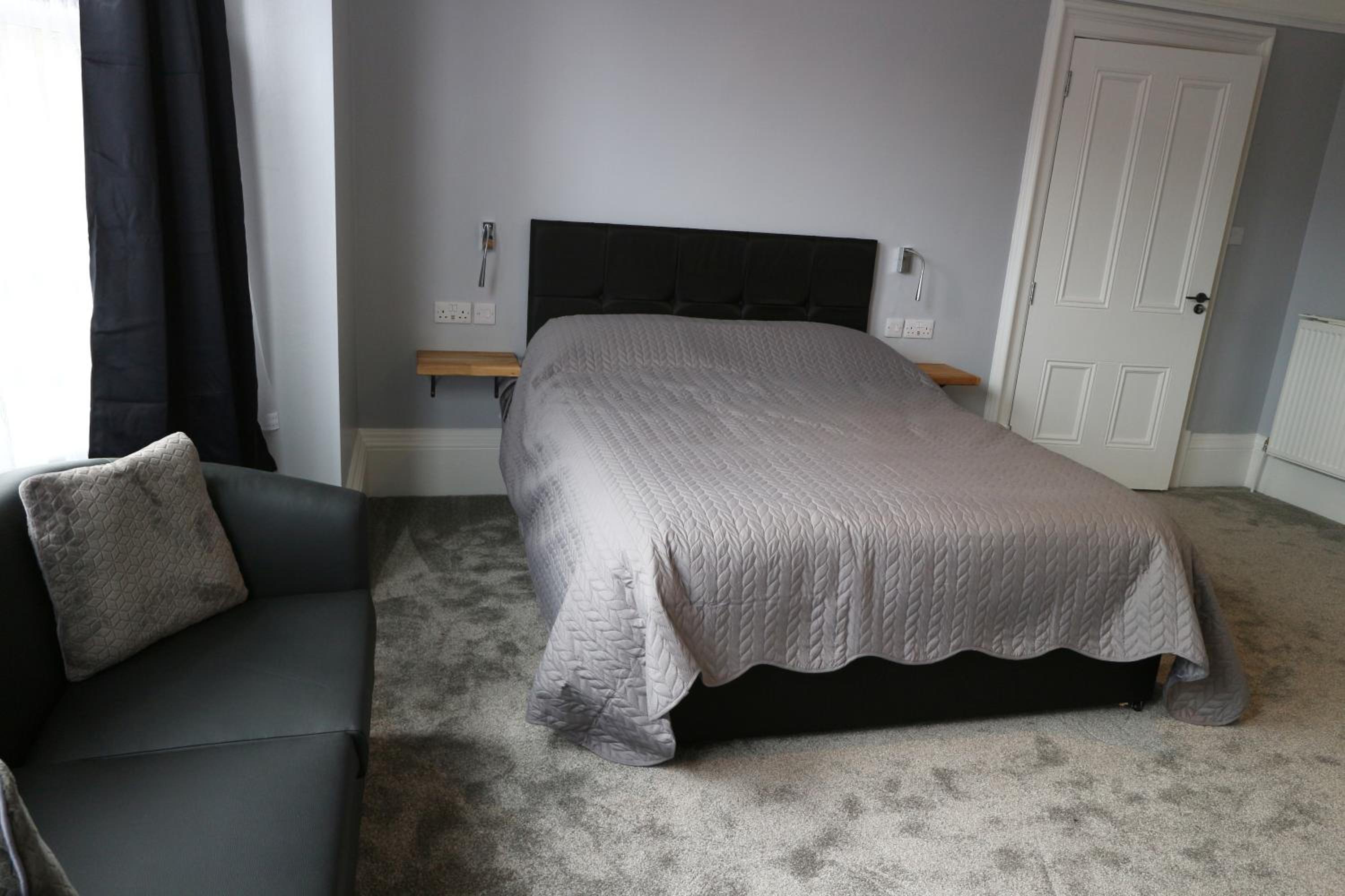 Double Room - Photo 2
