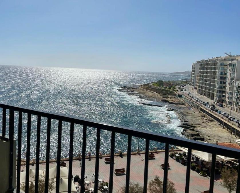Double or Twin Room with Sea View - Photo 11