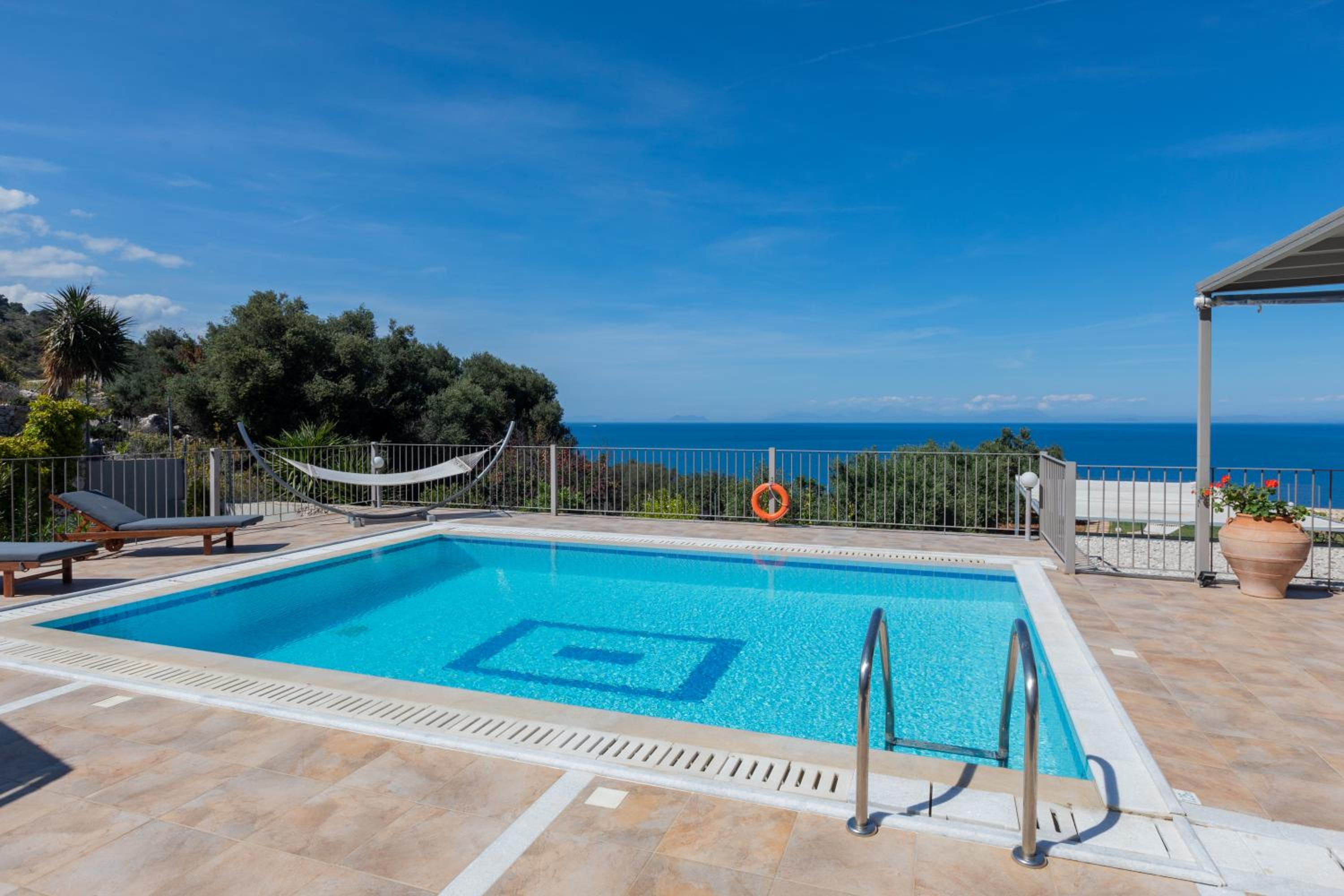 Three-Bedroom Villa photo 2
