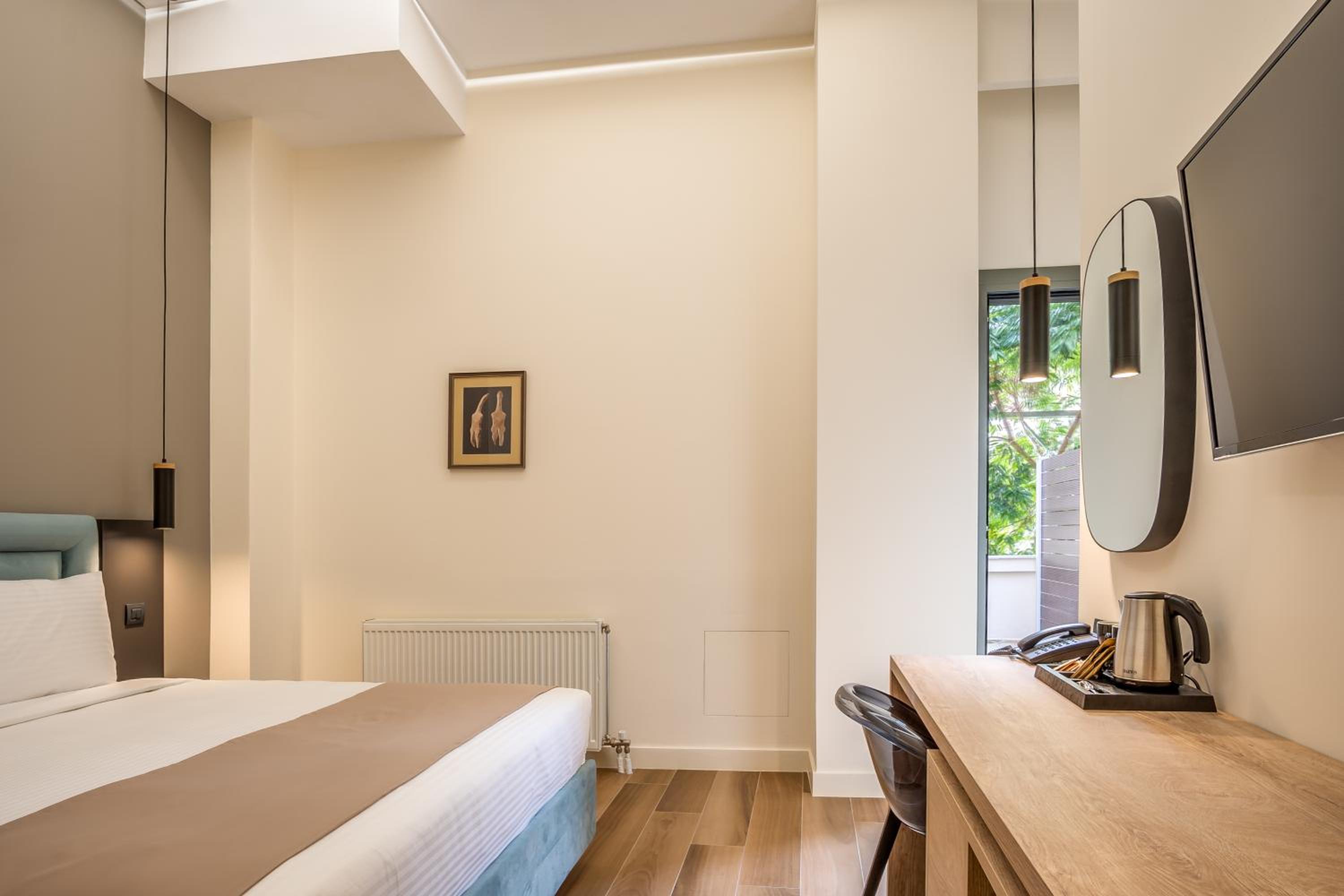 Deluxe Double Room with Balcony photo 3