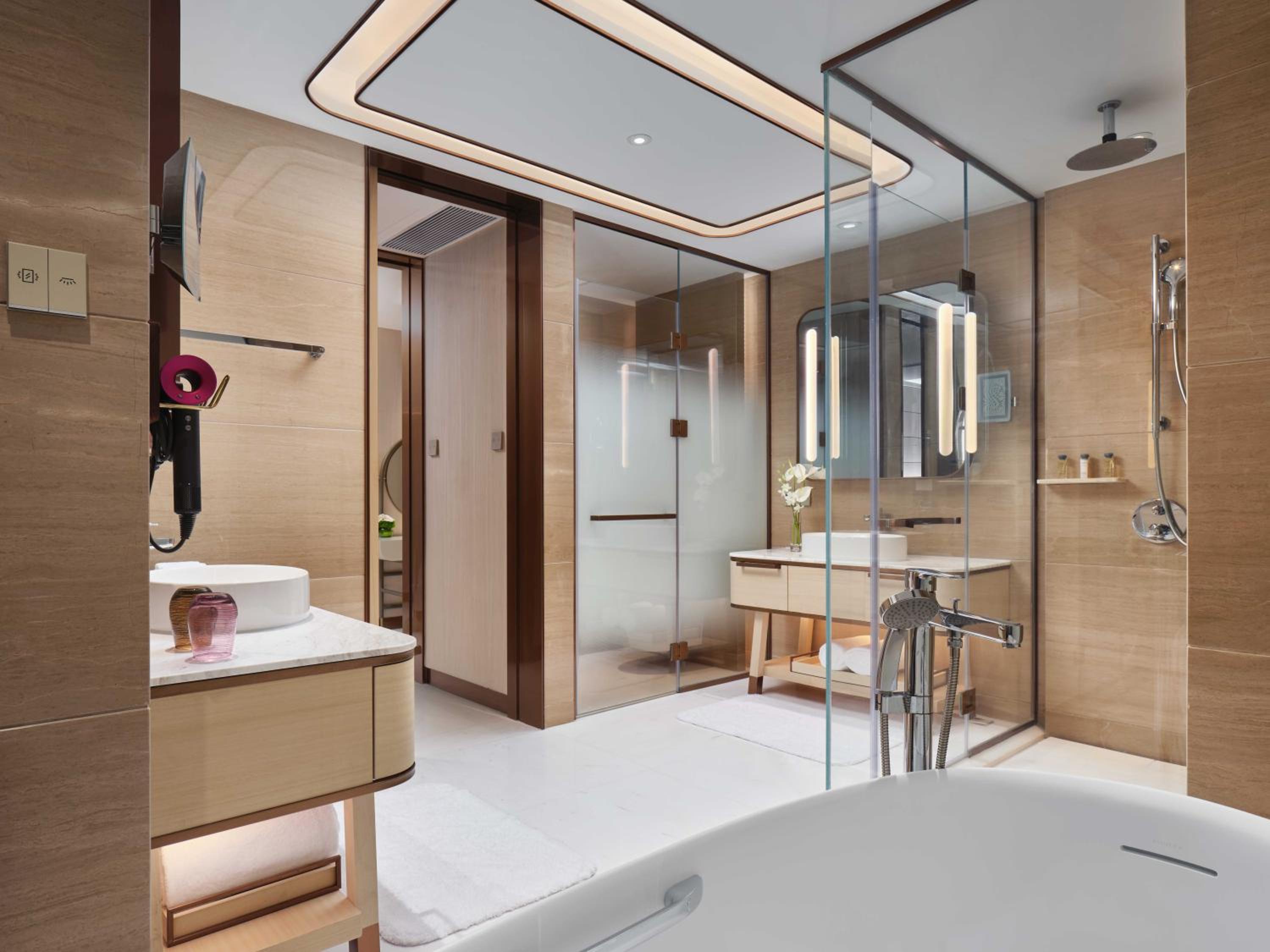 Intercontinental Suite - Photo 6