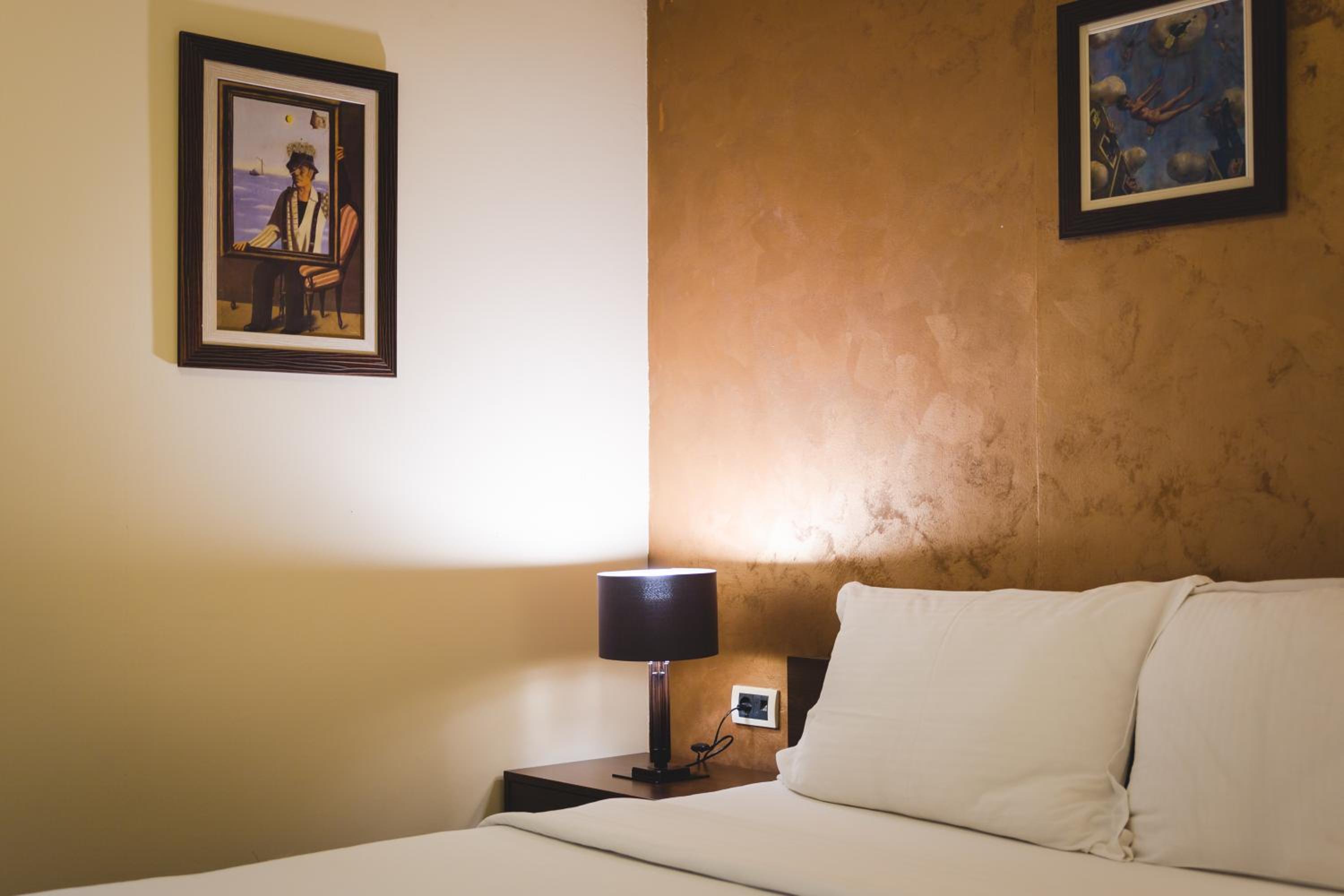 Single Room - Photo 2