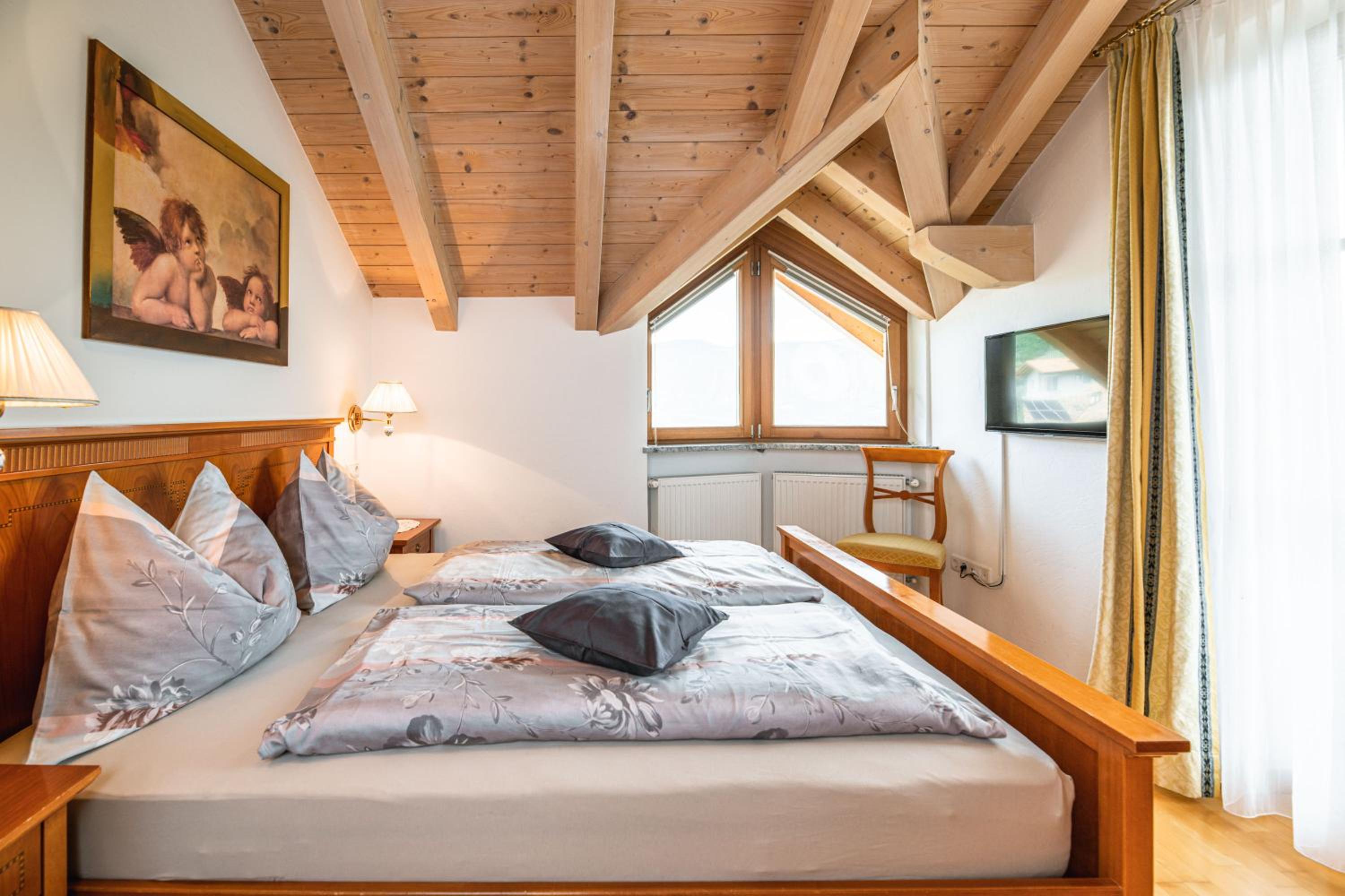 Two-Bedroom Apartment with Balcony - Split Level