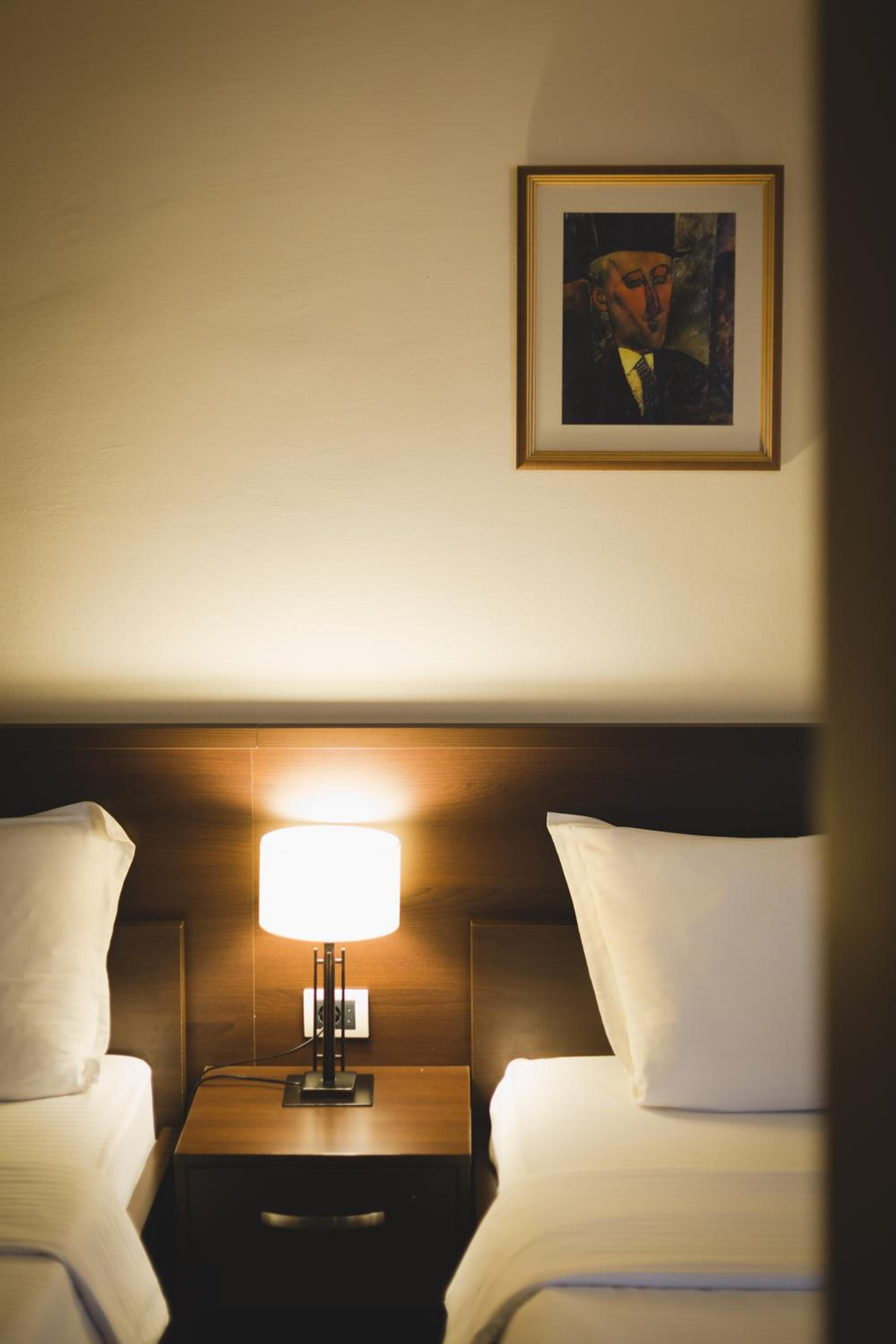 Twin Room - Photo 3
