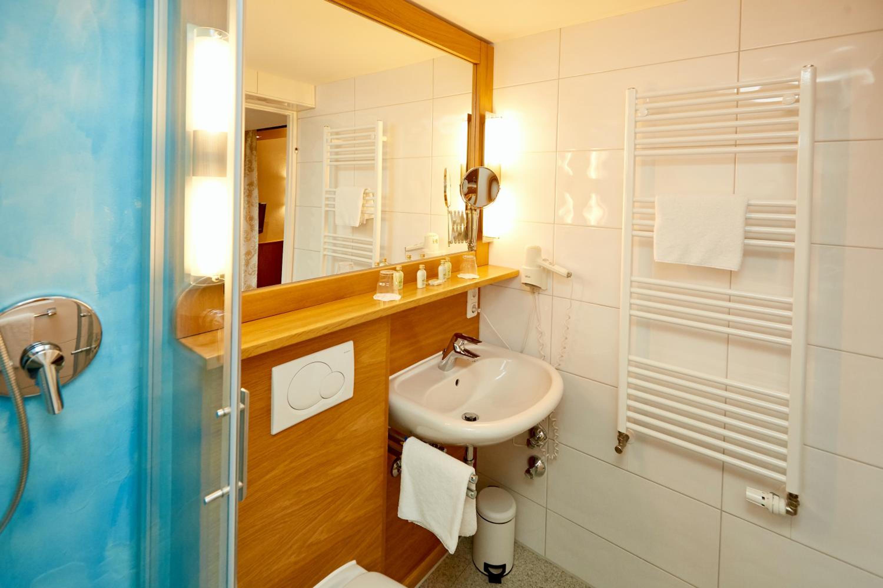 Economy Double Room - Photo 7