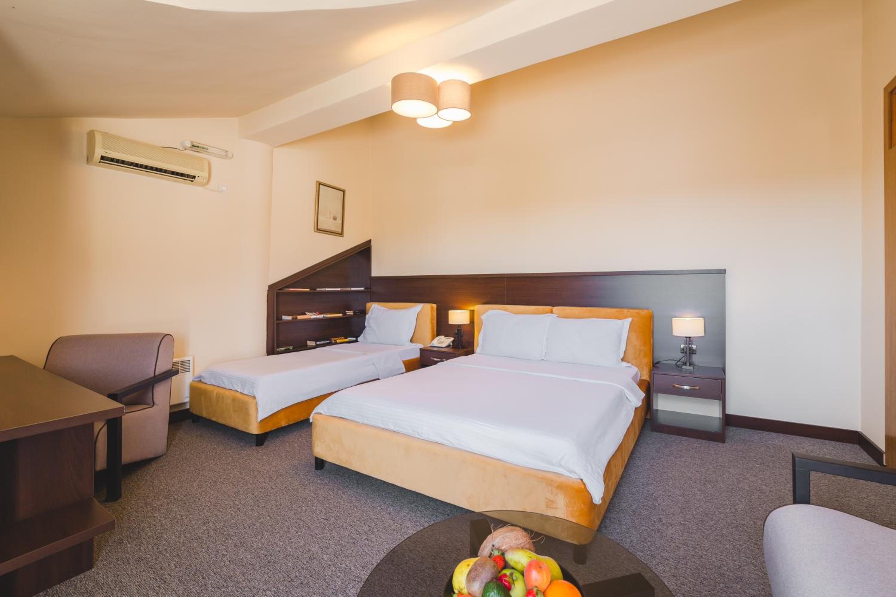 Triple Room - Photo 7