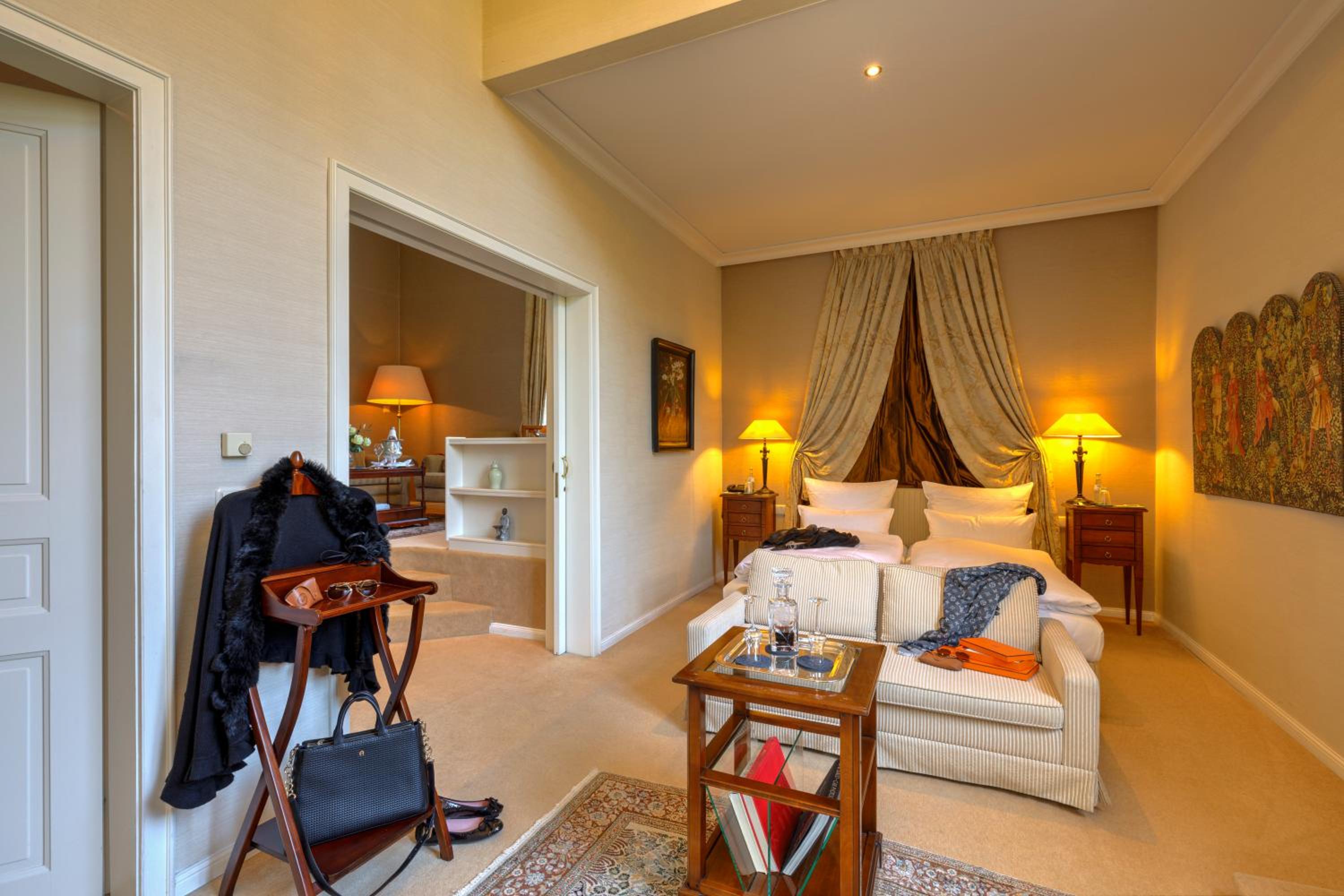 Suite - Photo 1