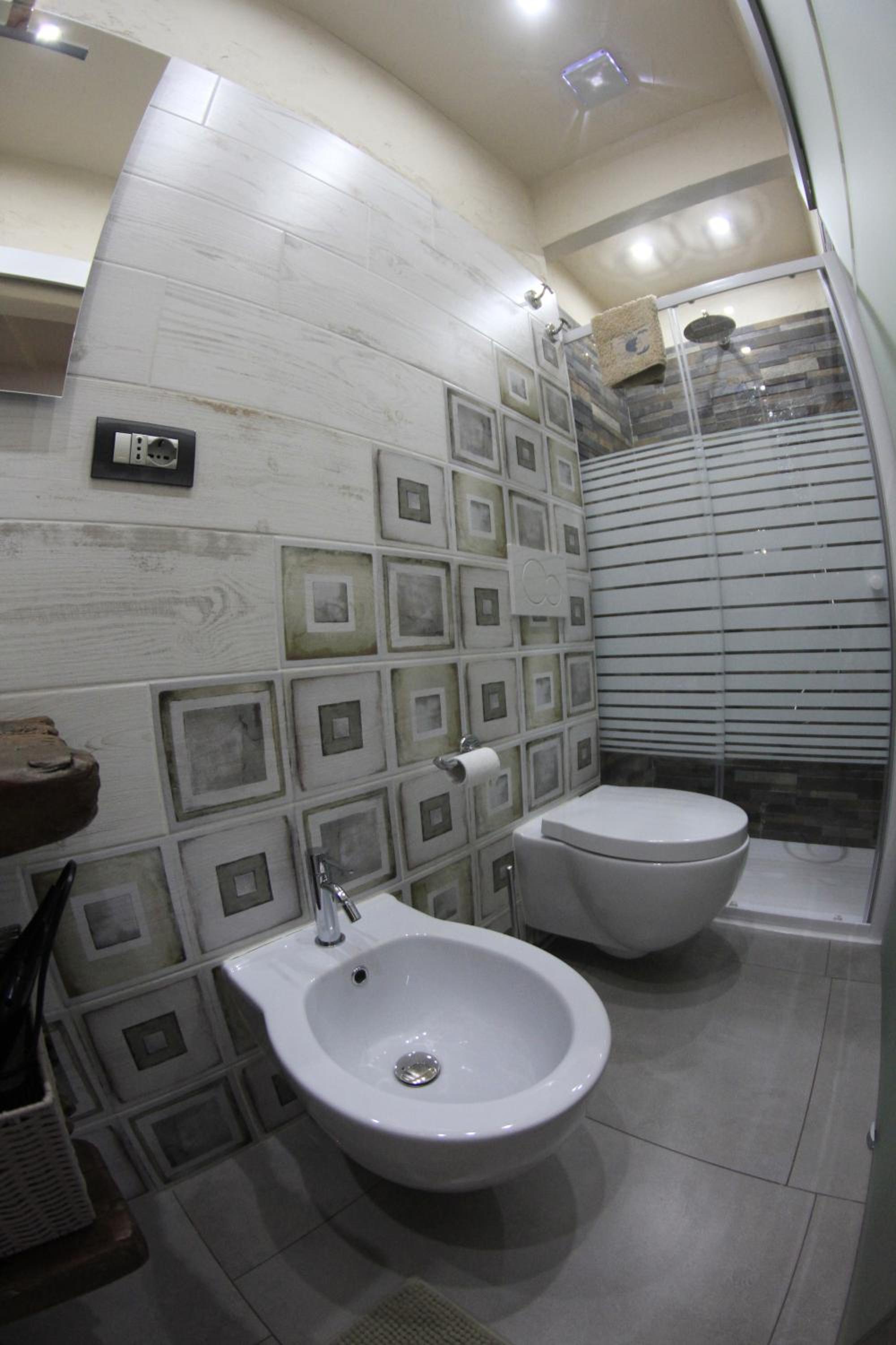 Double Room with Private Bathroom - Photo 16