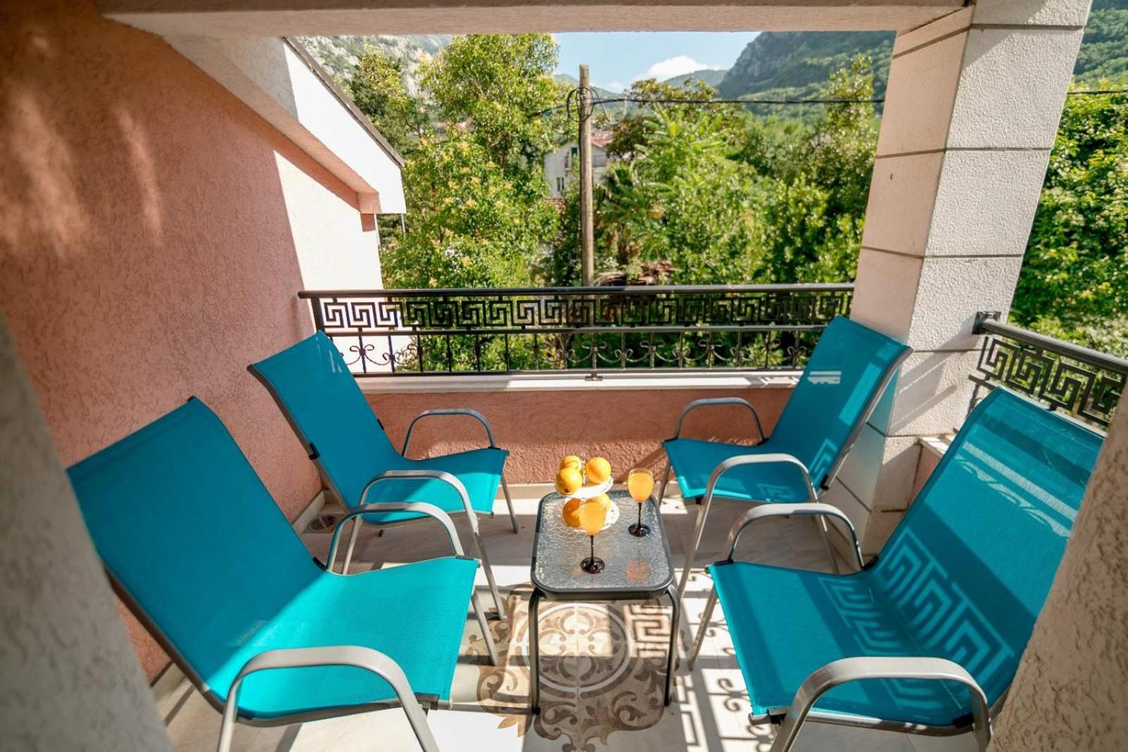 Apartment with Mountain View - Photo 11