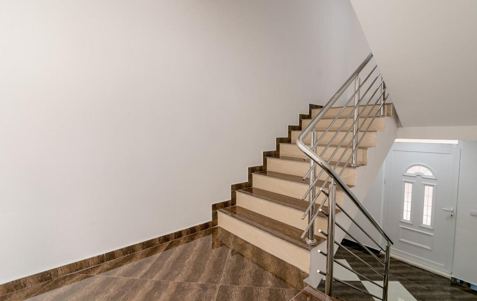 Apartment with Mountain View - Photo 21