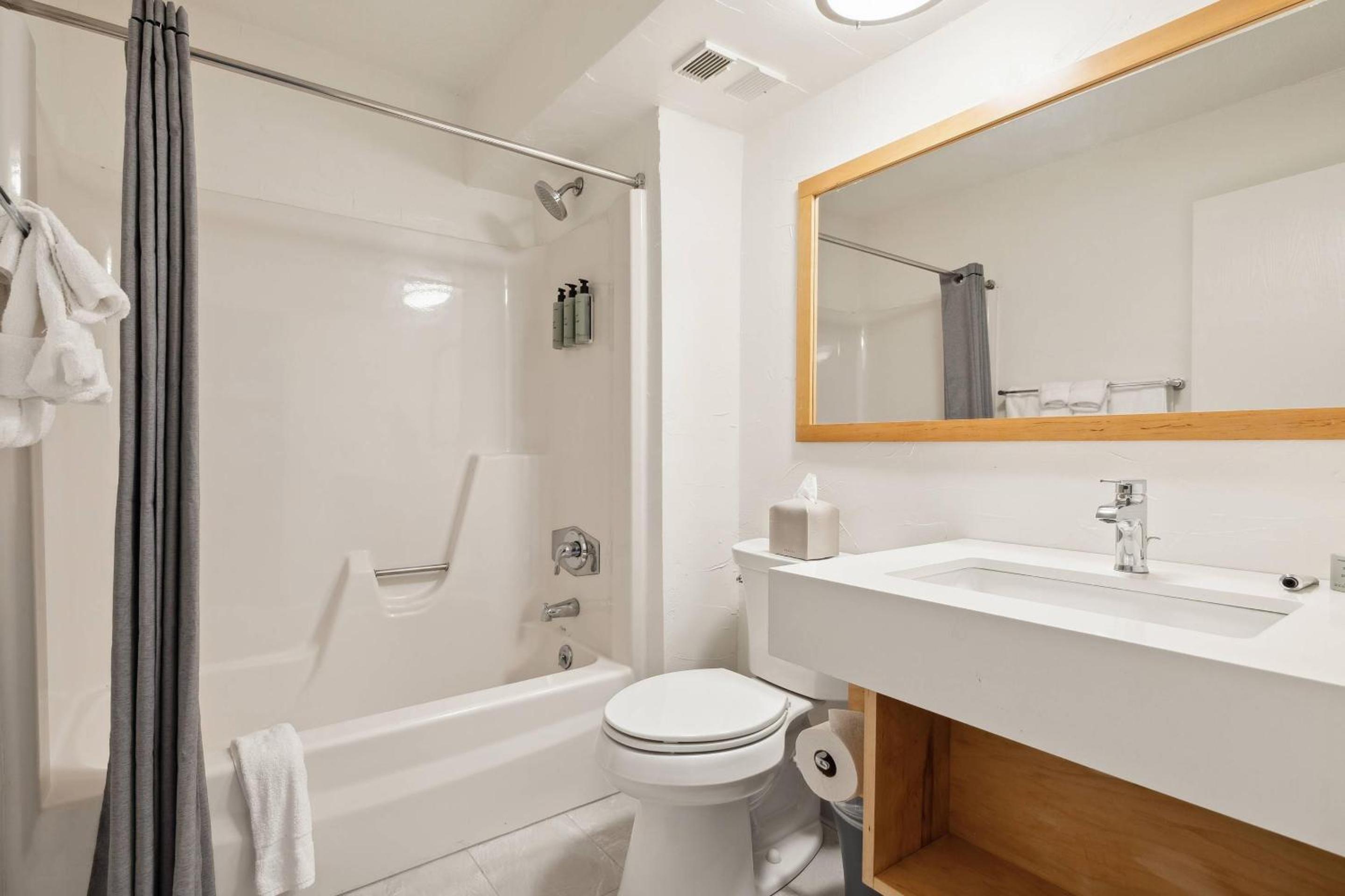 Quadruple Room with Mountain View - Non Smoking