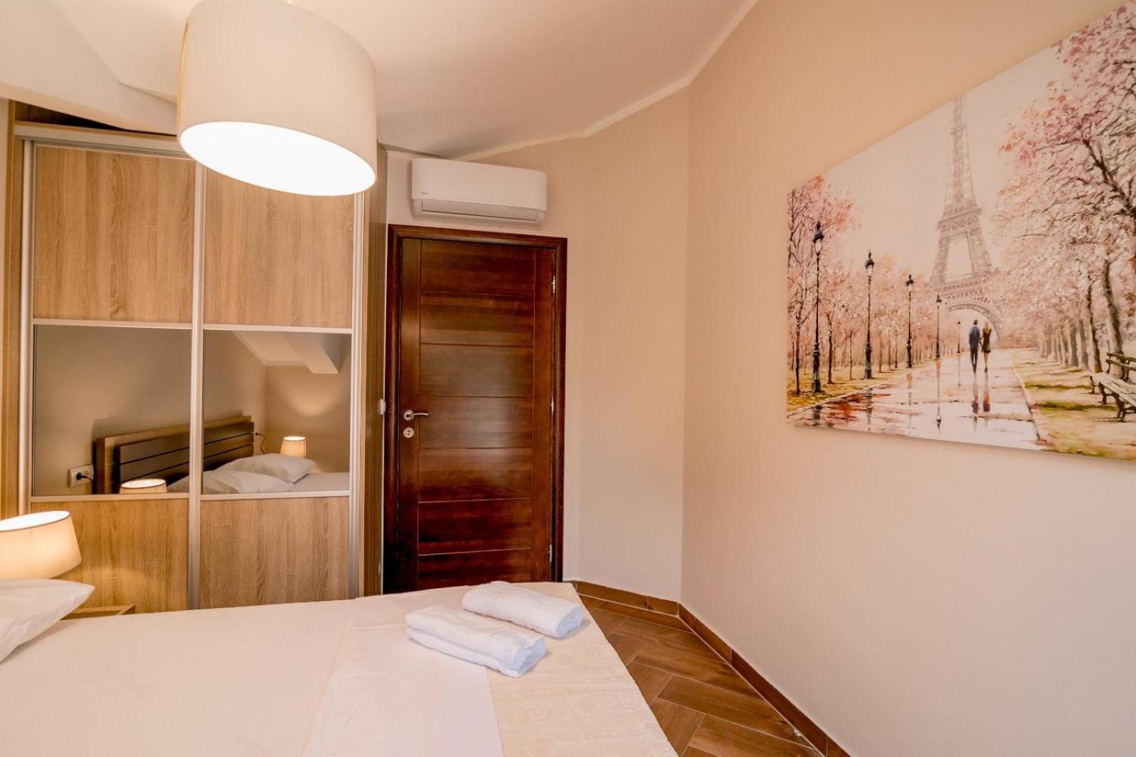 Apartment with Mountain View - Photo 28